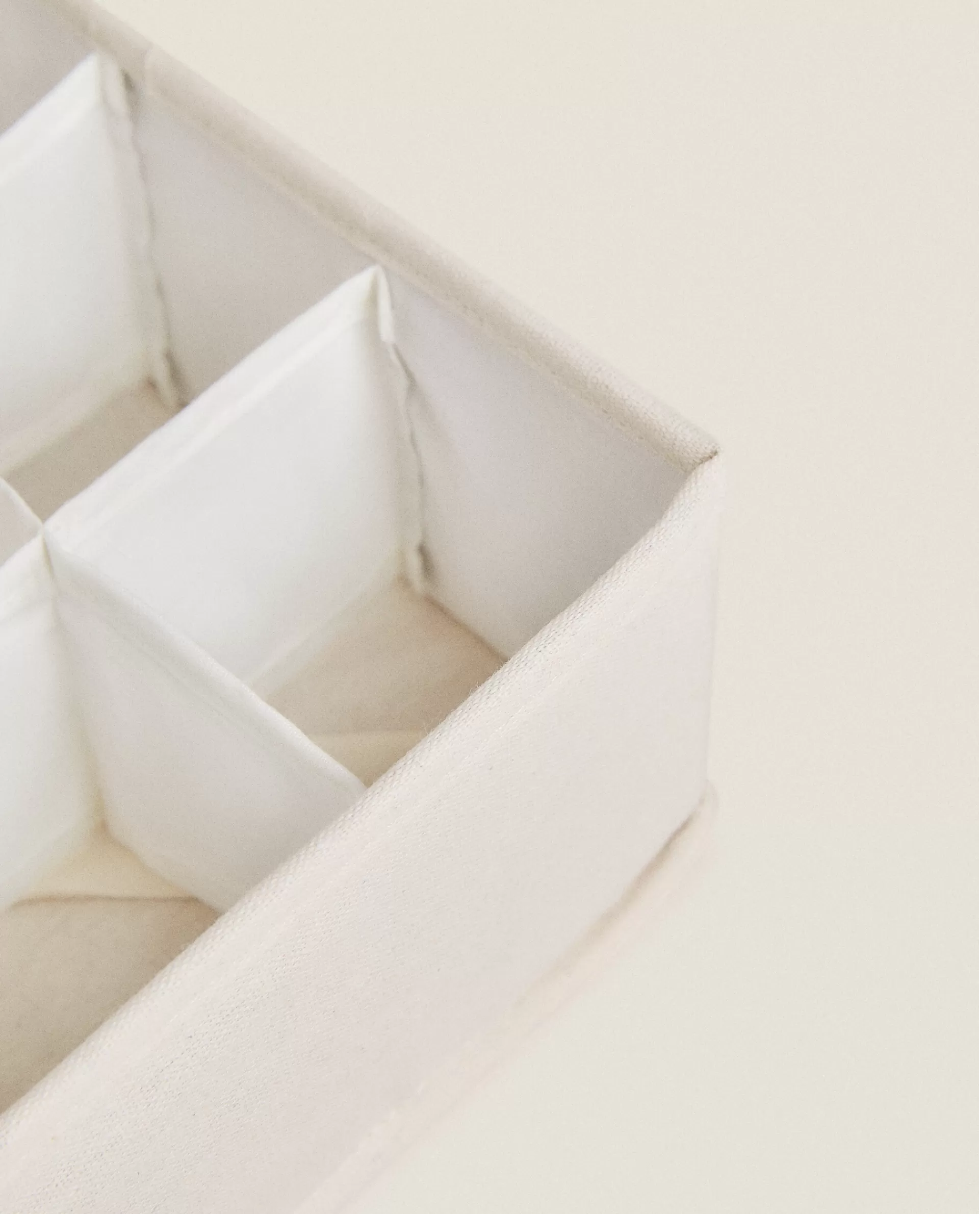 organizer_basket_with_compartments_3-1.webp ZARA Home Organizer Basket With Compartments Cream New