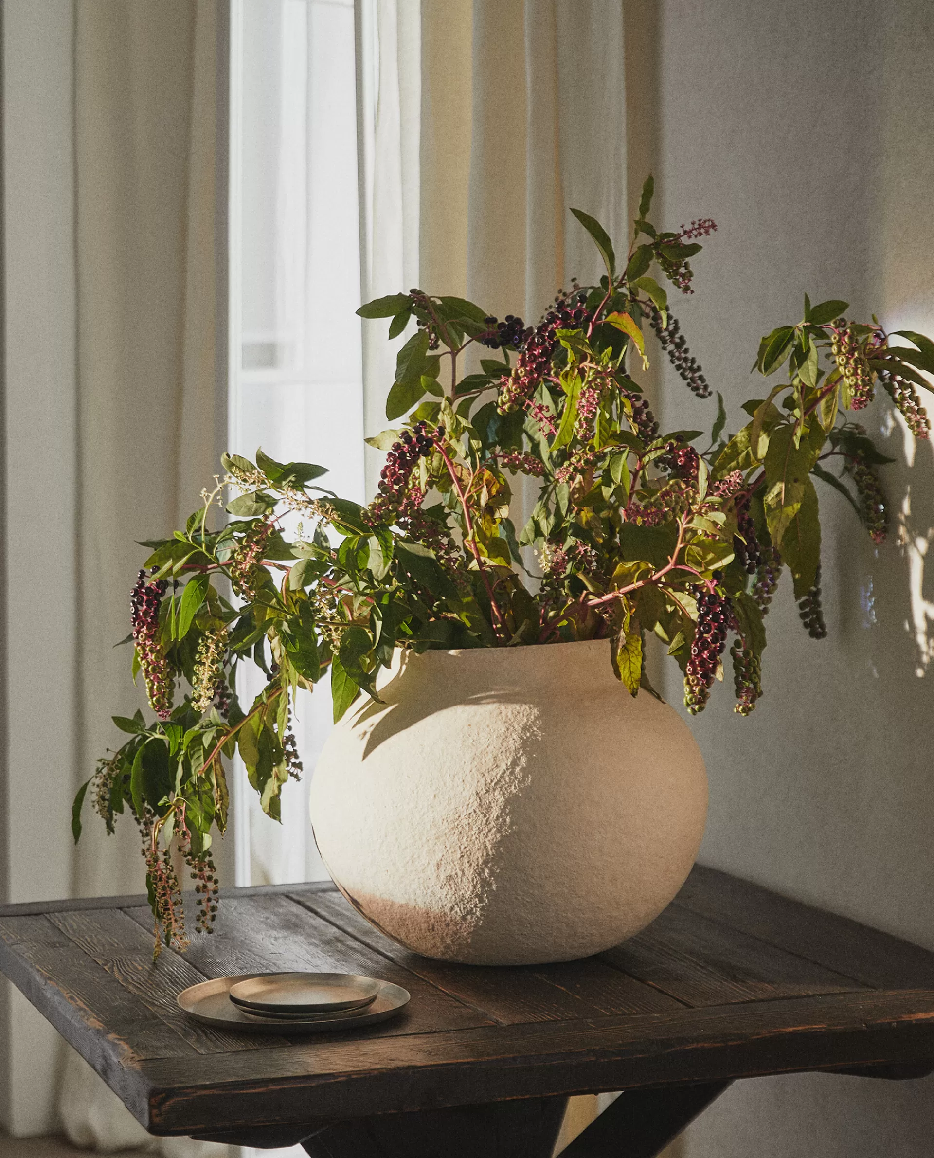 papiermache_vase_2-2.webp ZARA Home Papier-Mache Vase White Fashion