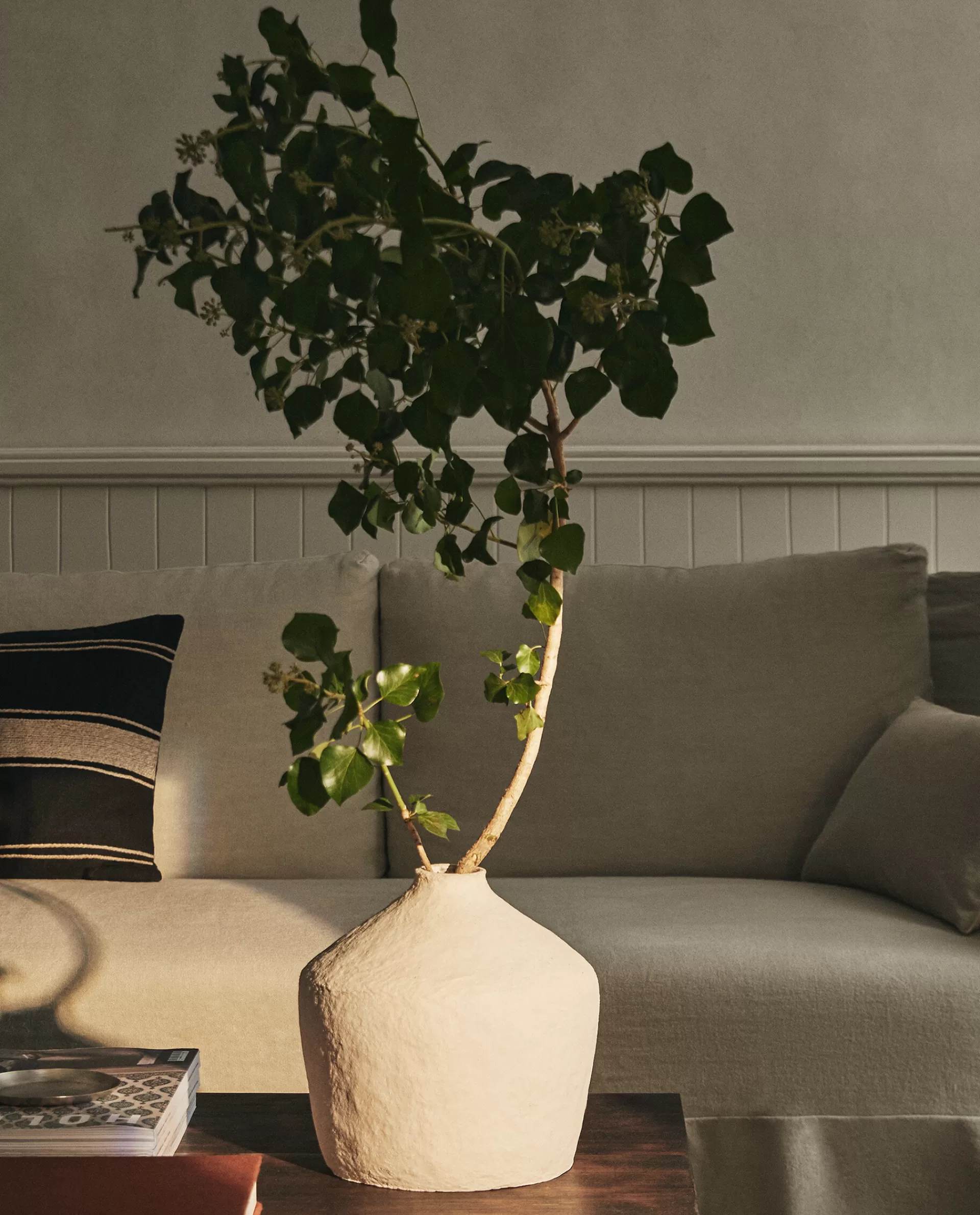 papiermache_vase_2-3.webp ZARA Home Papier-Mache Vase White Outlet