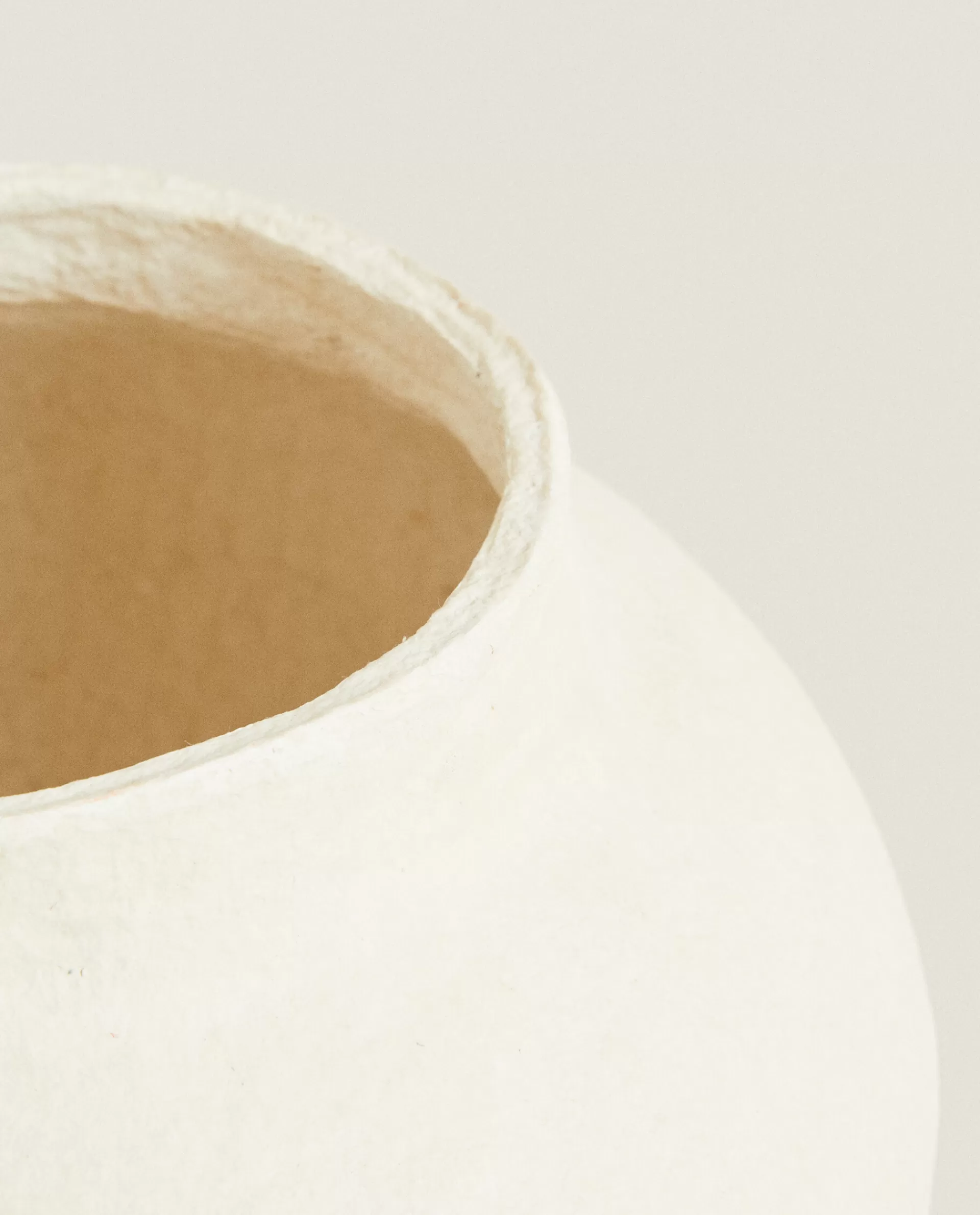 papiermache_vase_3-2.webp ZARA Home Papier-Mache Vase White Fashion