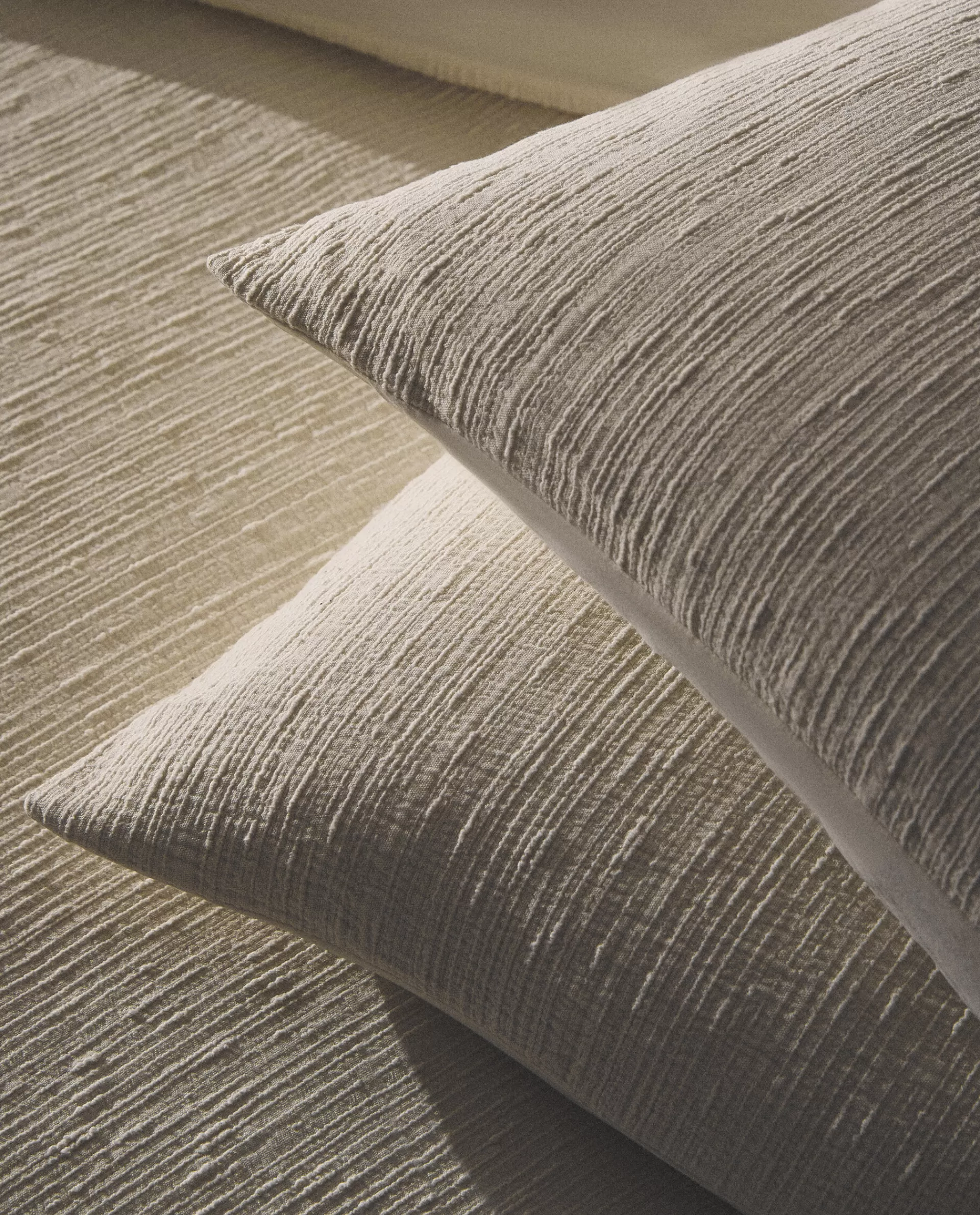 pillowcase_with_bedspread_quilt_effect_2-3.webp ZARA Home Pillowcase With Bedspread Quilt Effect Cream Shop