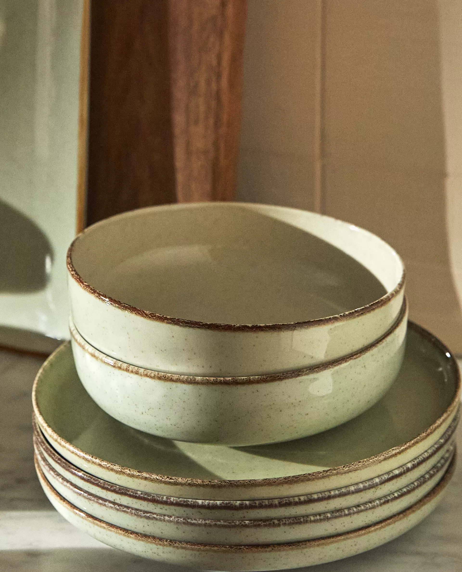 porcelain_bowl_with_antique_finish_rim_2-2.webp ZARA Home Porcelain Bowl With Antique Finish Rim Green Hot