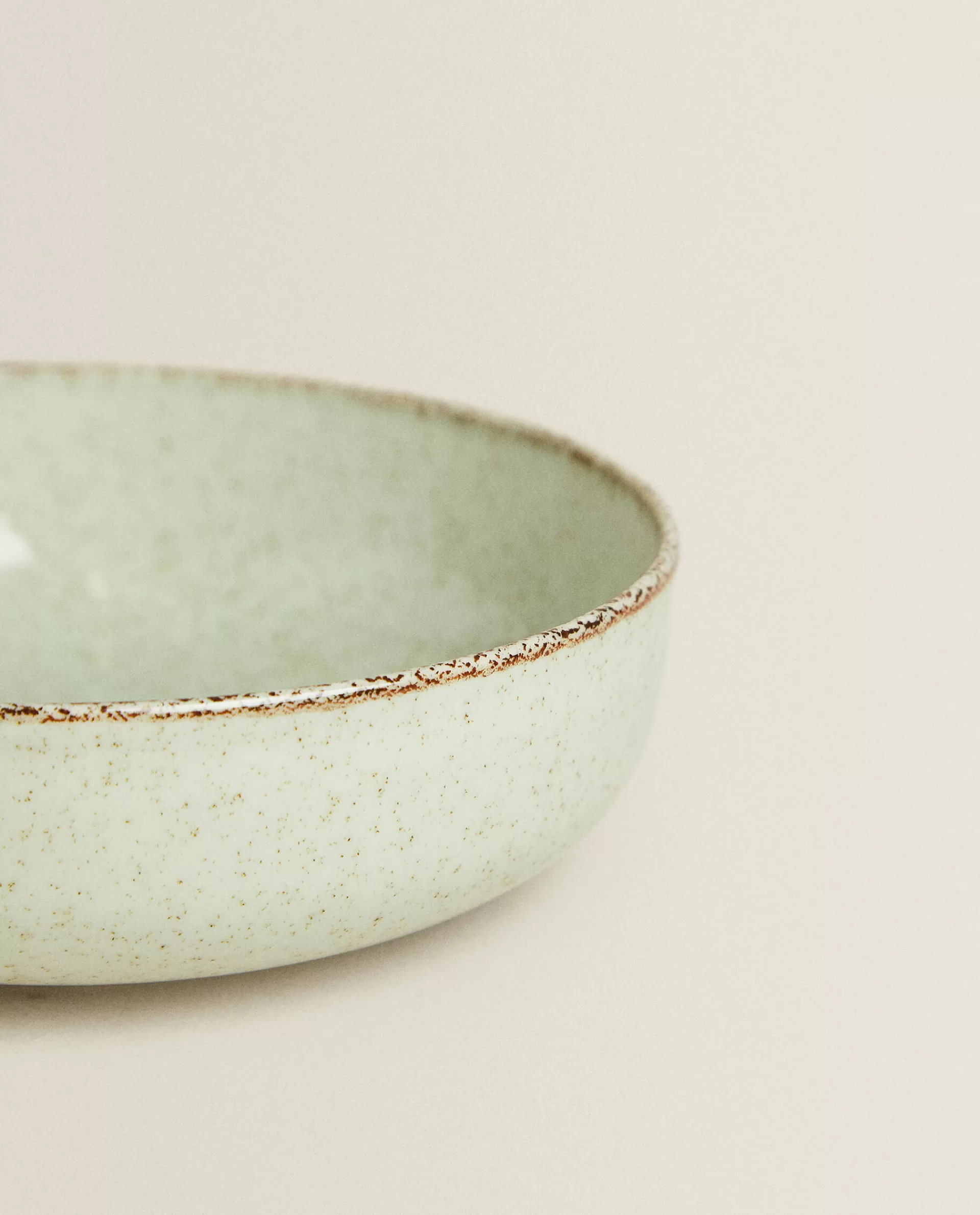 porcelain_bowl_with_antique_finish_rim_3-2.webp ZARA Home Porcelain Bowl With Antique Finish Rim Green Hot