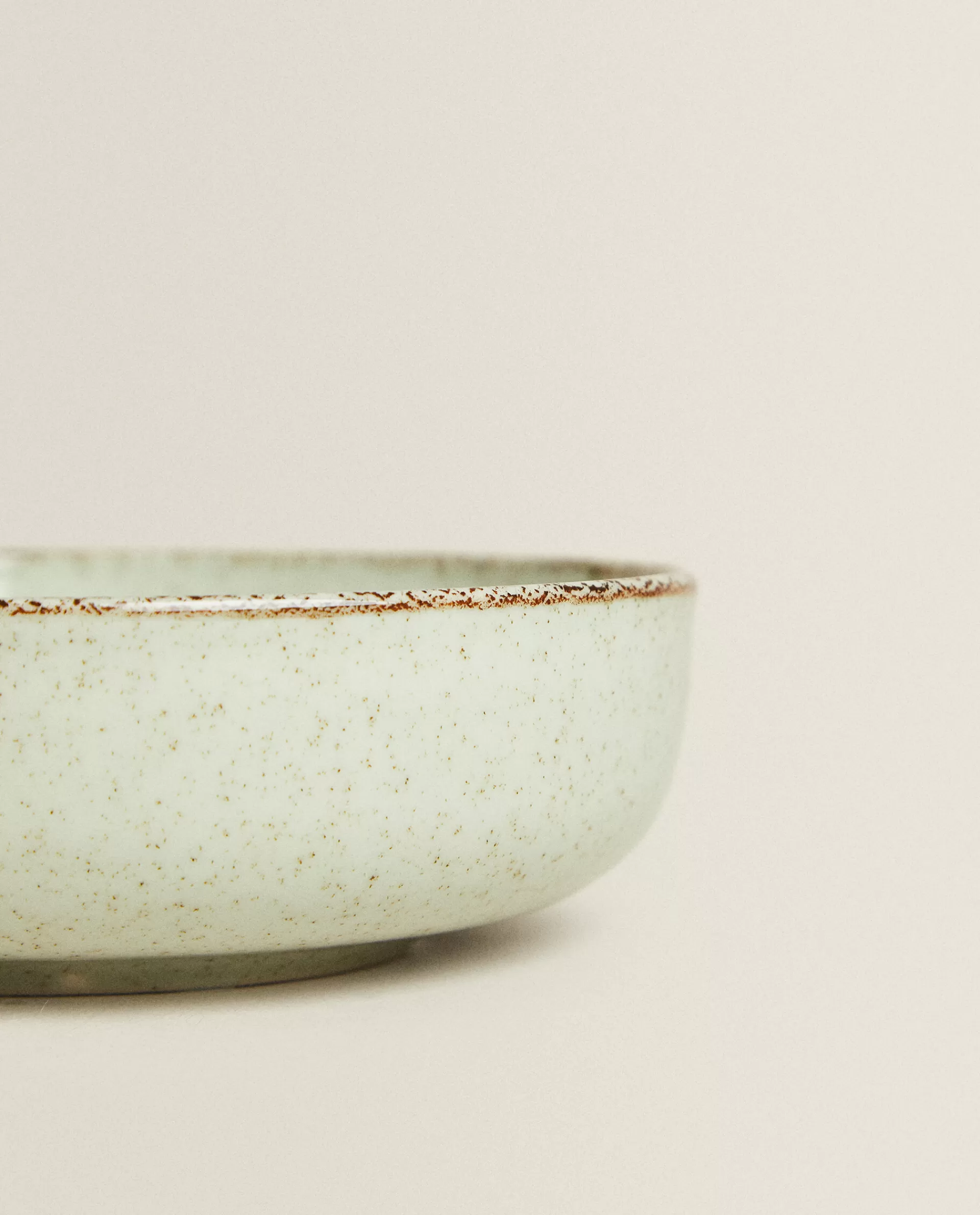 porcelain_bowl_with_antique_finish_rim_4-2.webp ZARA Home Porcelain Bowl With Antique Finish Rim Green Hot