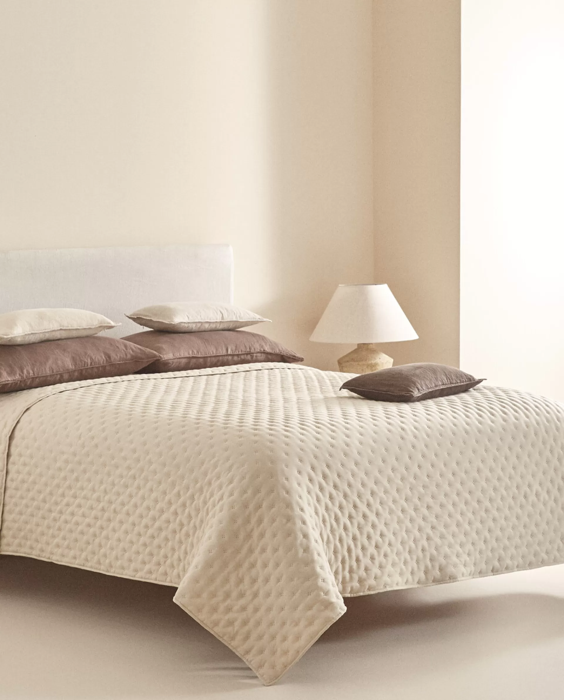 ZARA Home Quilted Quilt With Dots Beige Store