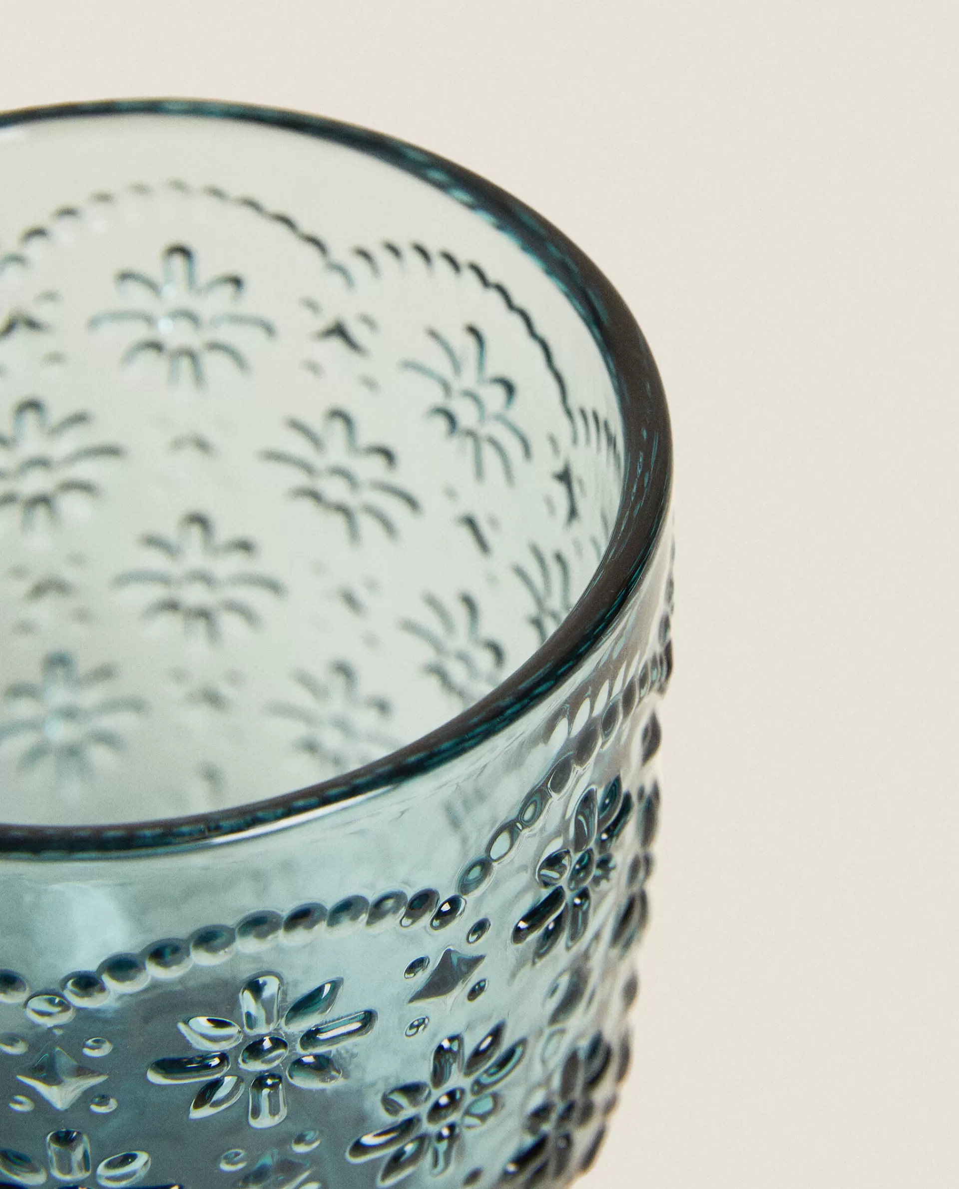 raised_floral_design_glass_tumbler_3-5.webp ZARA Home Raised Floral Design Glass Tumbler Blue Online
