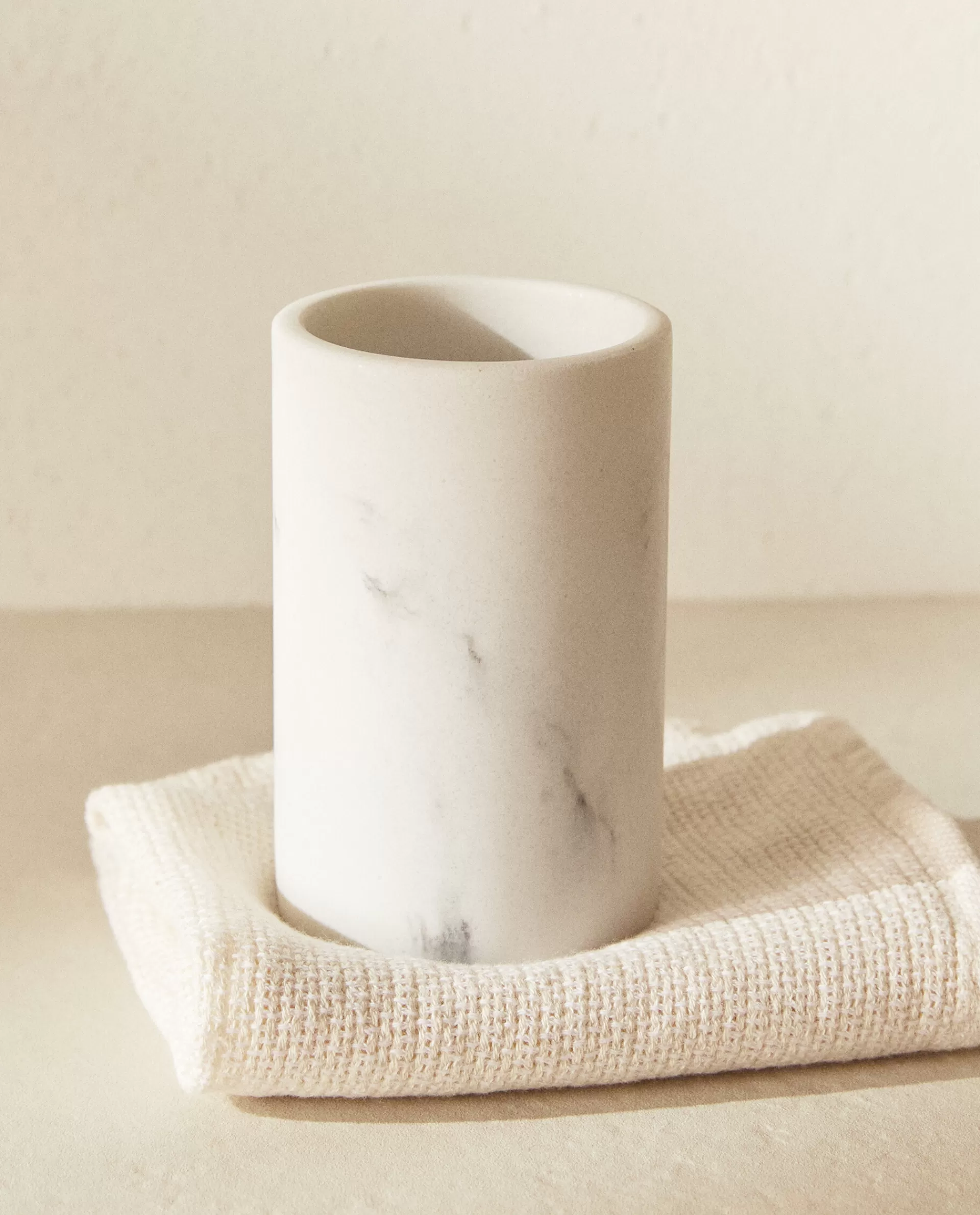 resin_tumbler_2-3.webp ZARA Home Resin Tumbler Grey Cheap