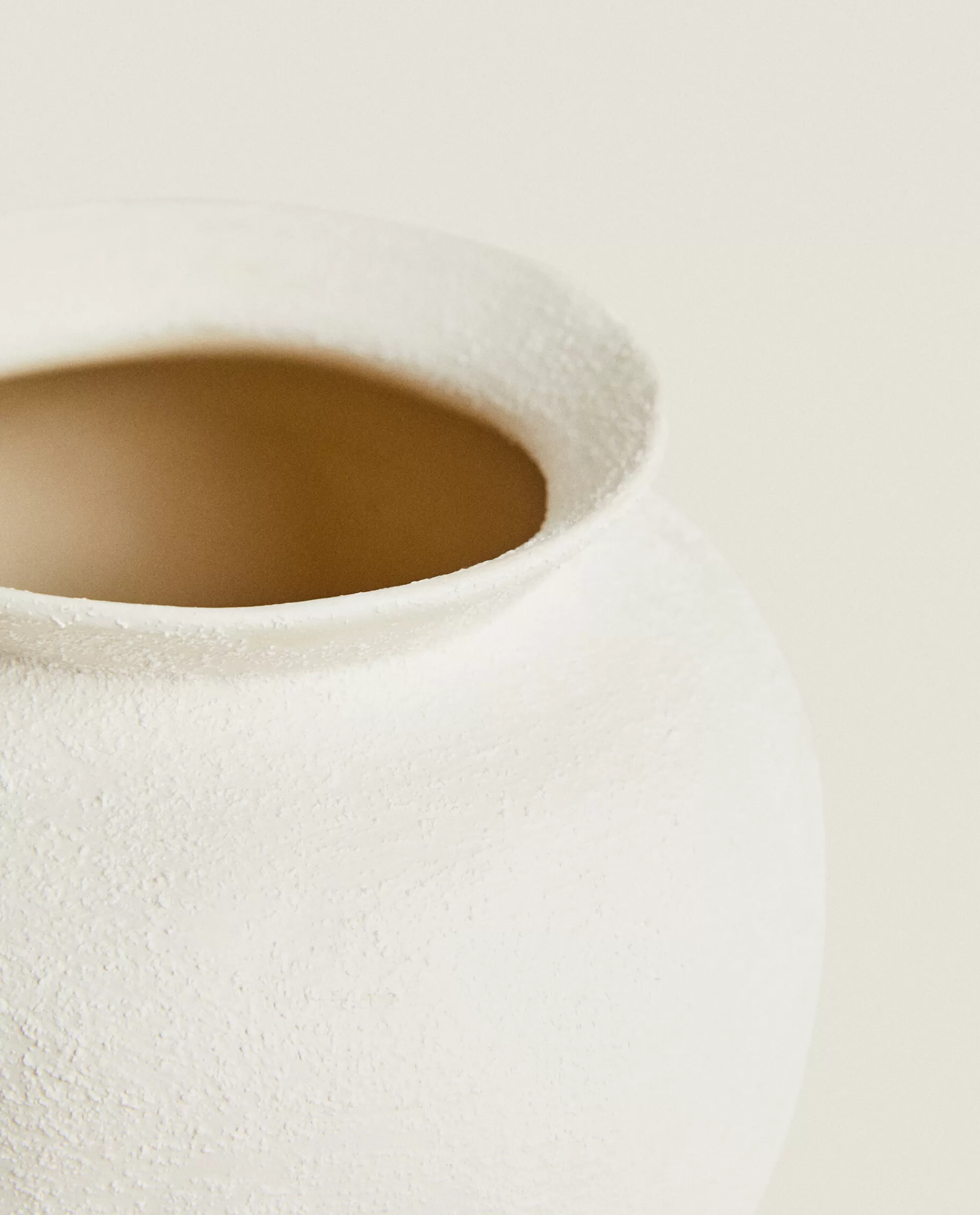 rough_earthenware_vase_3-7.webp ZARA Home Rough Earthenware Vase White Discount