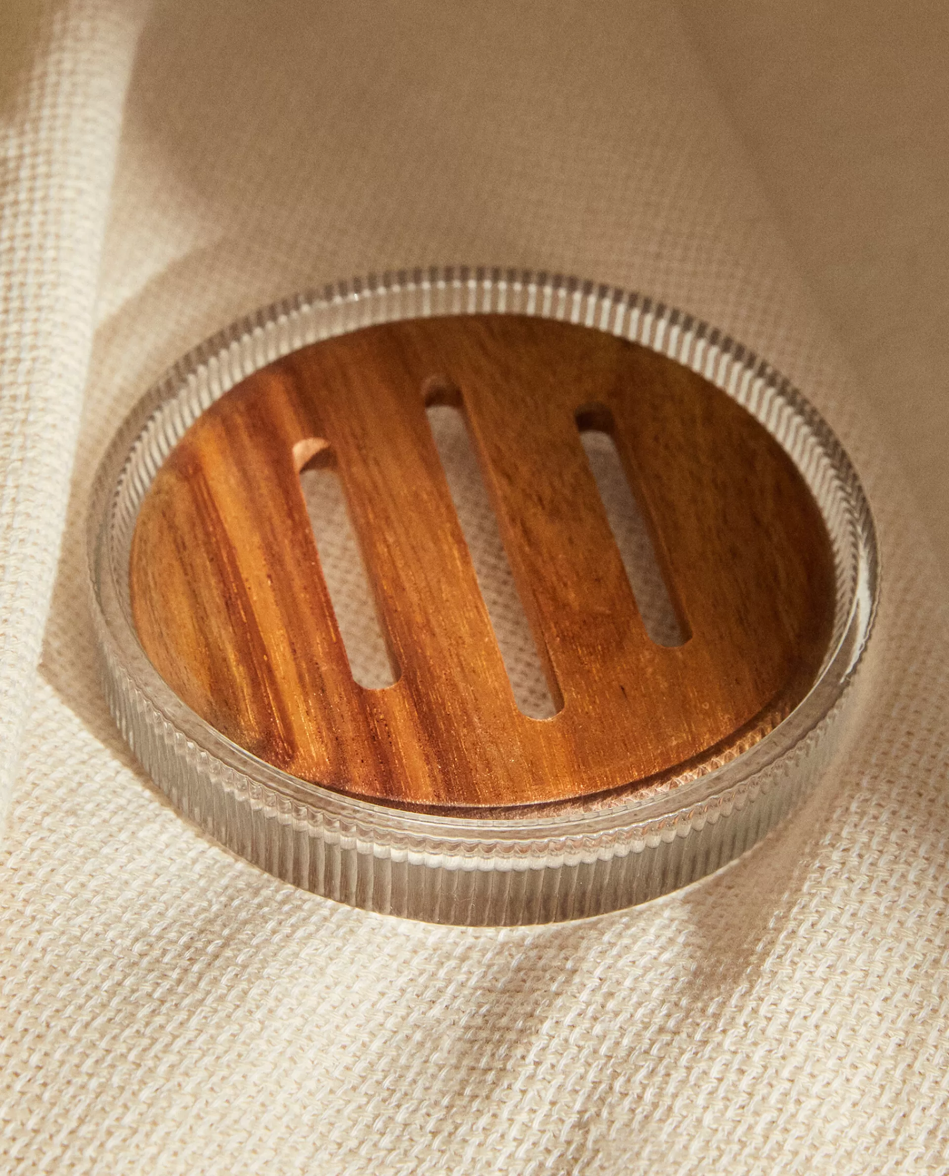 round_soap_dish_with_raised_design_2-1.webp ZARA Home Round Soap Dish With Raised Design Transparent Hot