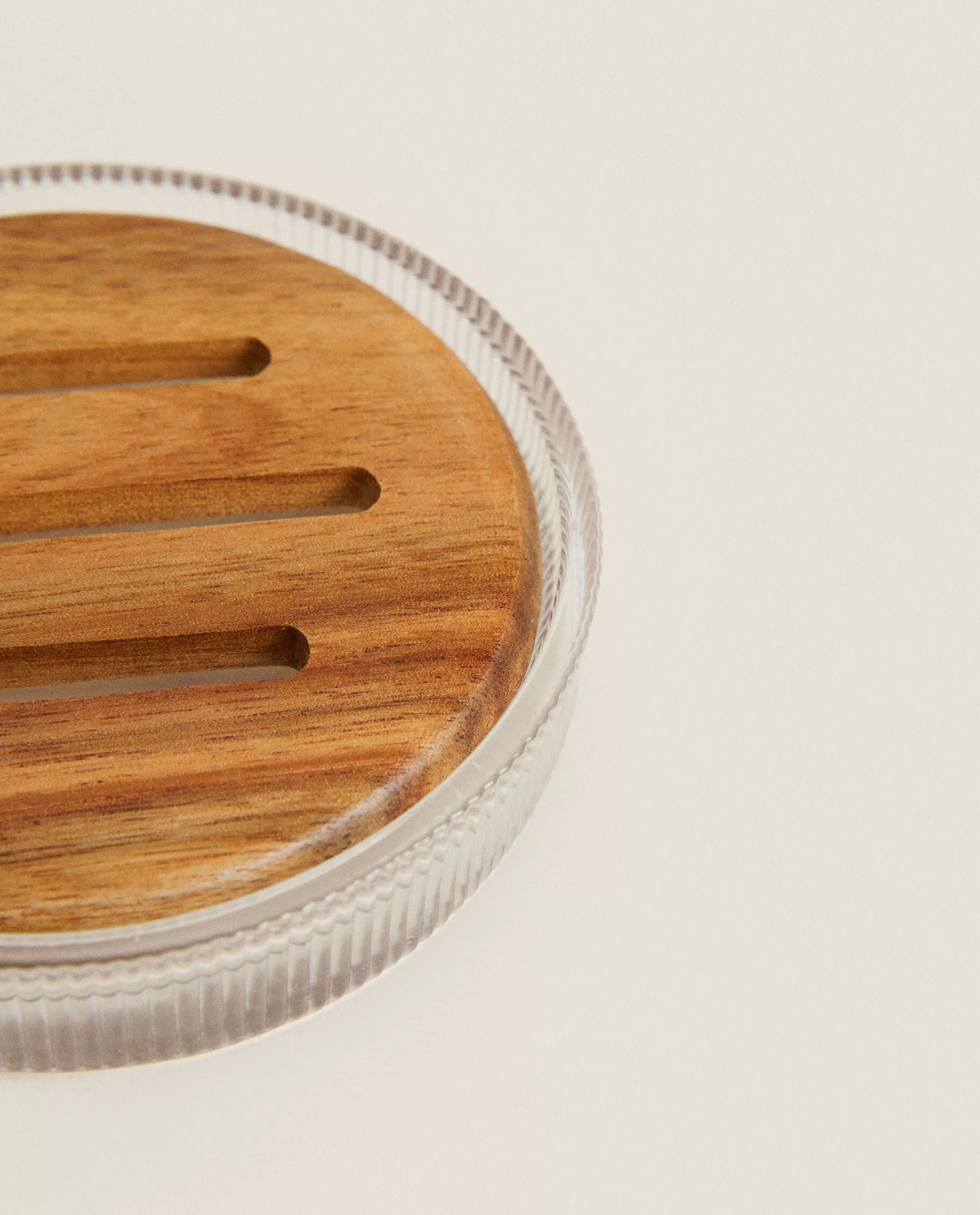 round_soap_dish_with_raised_design_3-1.webp ZARA Home Round Soap Dish With Raised Design Transparent Hot