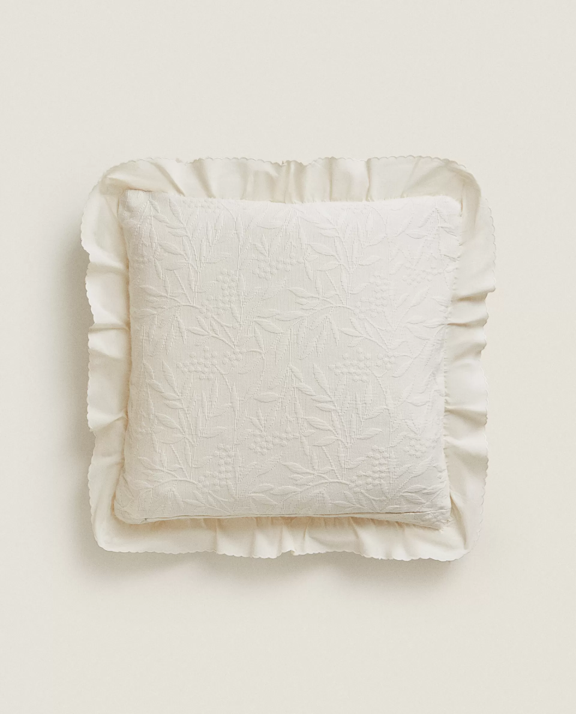 ruffle_throw_pillow_cover_4-5.webp ZARA Home Ruffle Throw Pillow Cover Cream Best Sale