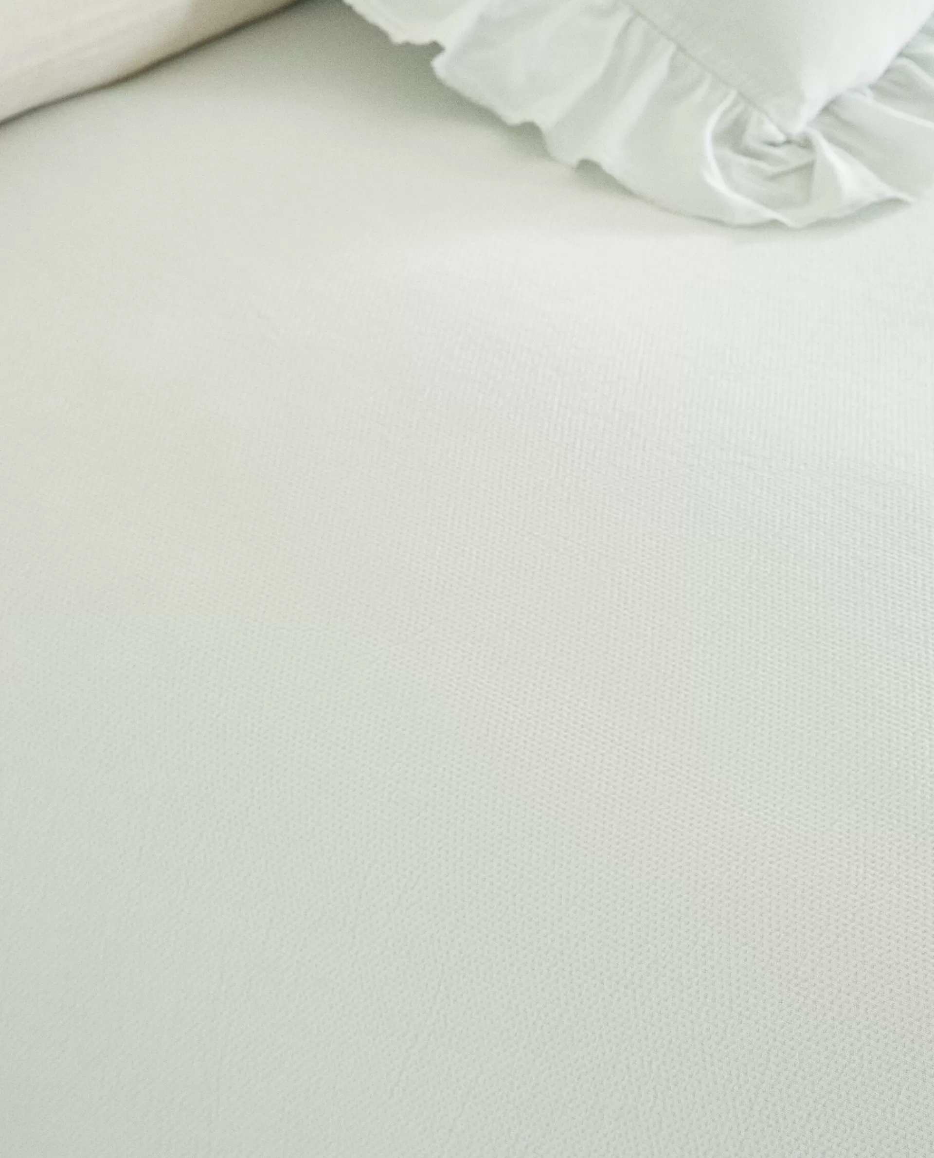 ruffle_trim_bedspread_3-11.webp ZARA Home Ruffle Trim Bedspread Green Clearance