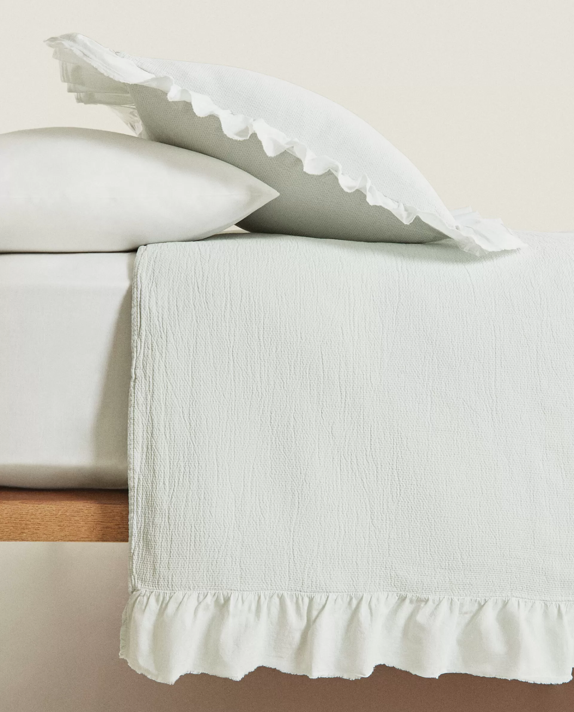 ruffle_trim_bedspread_4-11.webp ZARA Home Ruffle Trim Bedspread Green Clearance