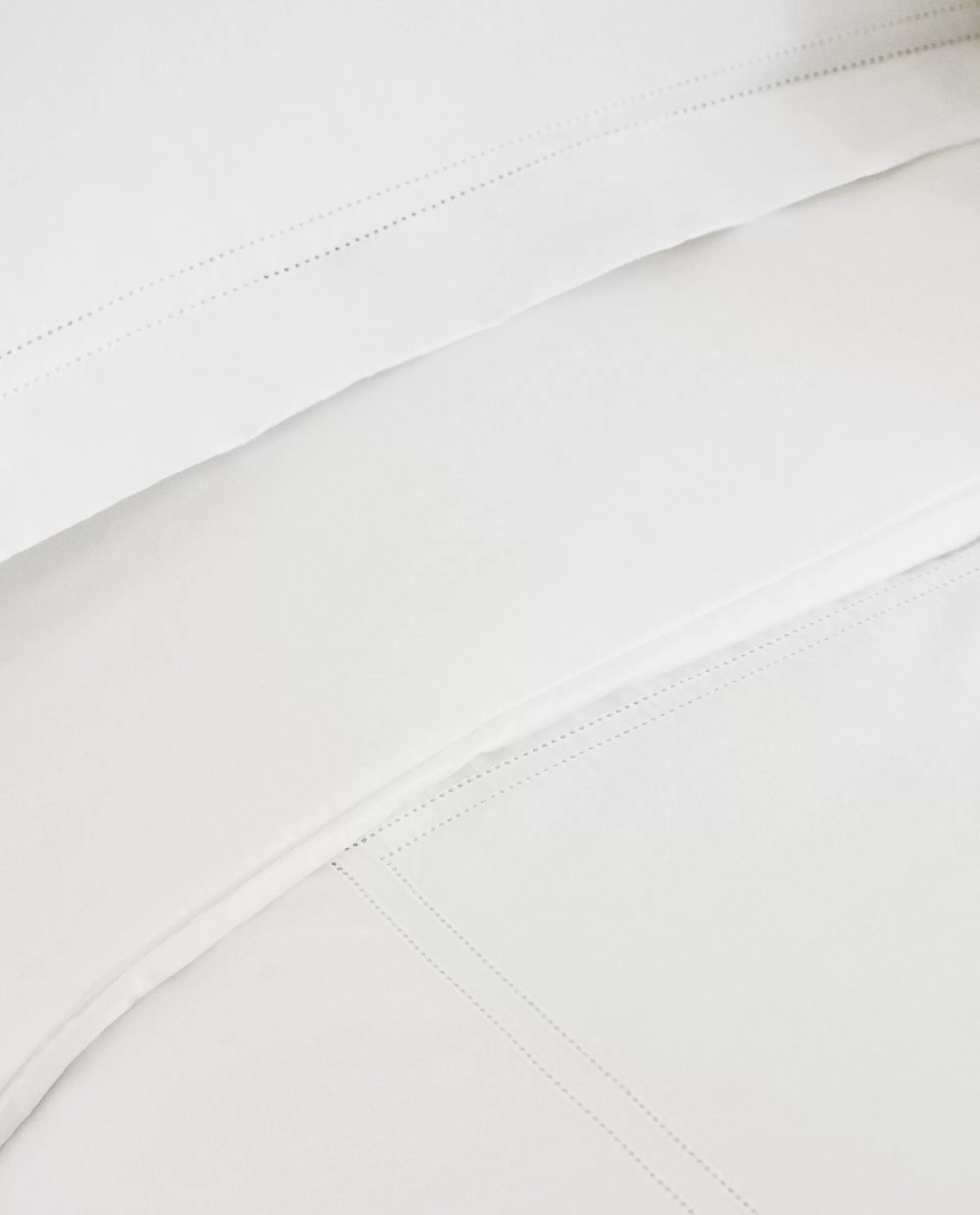 sateen_flat_sheet_with_double_hemstitching_4-1.webp ZARA Home Sateen Flat Sheet With Double Hemstitching White Outlet