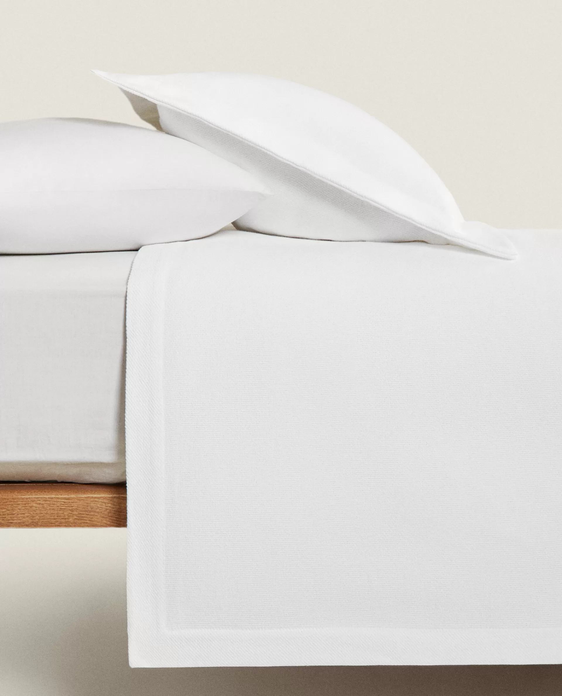 solid_color_cotton_bedspread_4-1.webp ZARA Home Solid Color Cotton Bedspread White Outlet