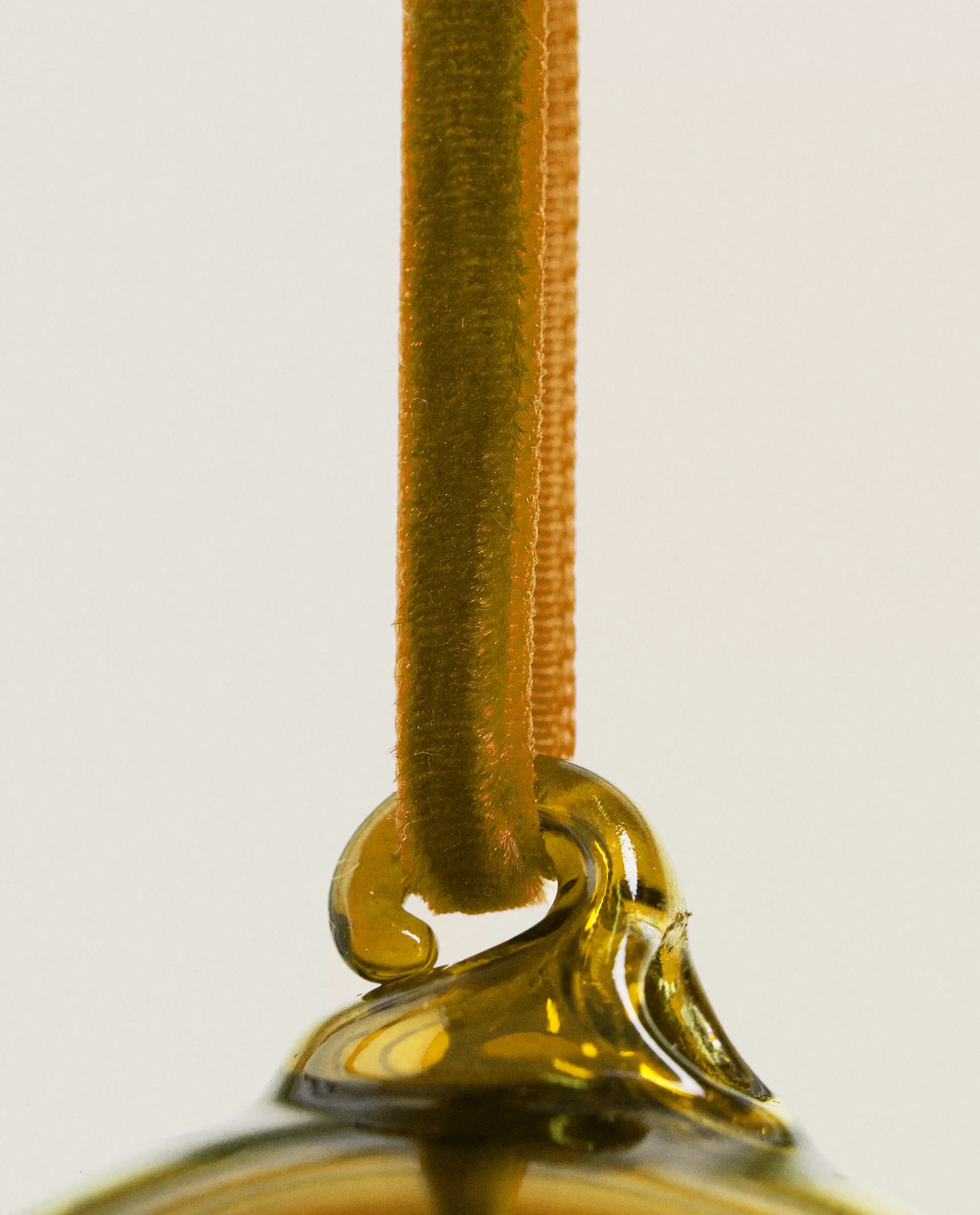 sparkly_glass_christmas_ball_decoration_3-1.webp ZARA Home Sparkly Glass Christmas Ball Decoration Golden Online