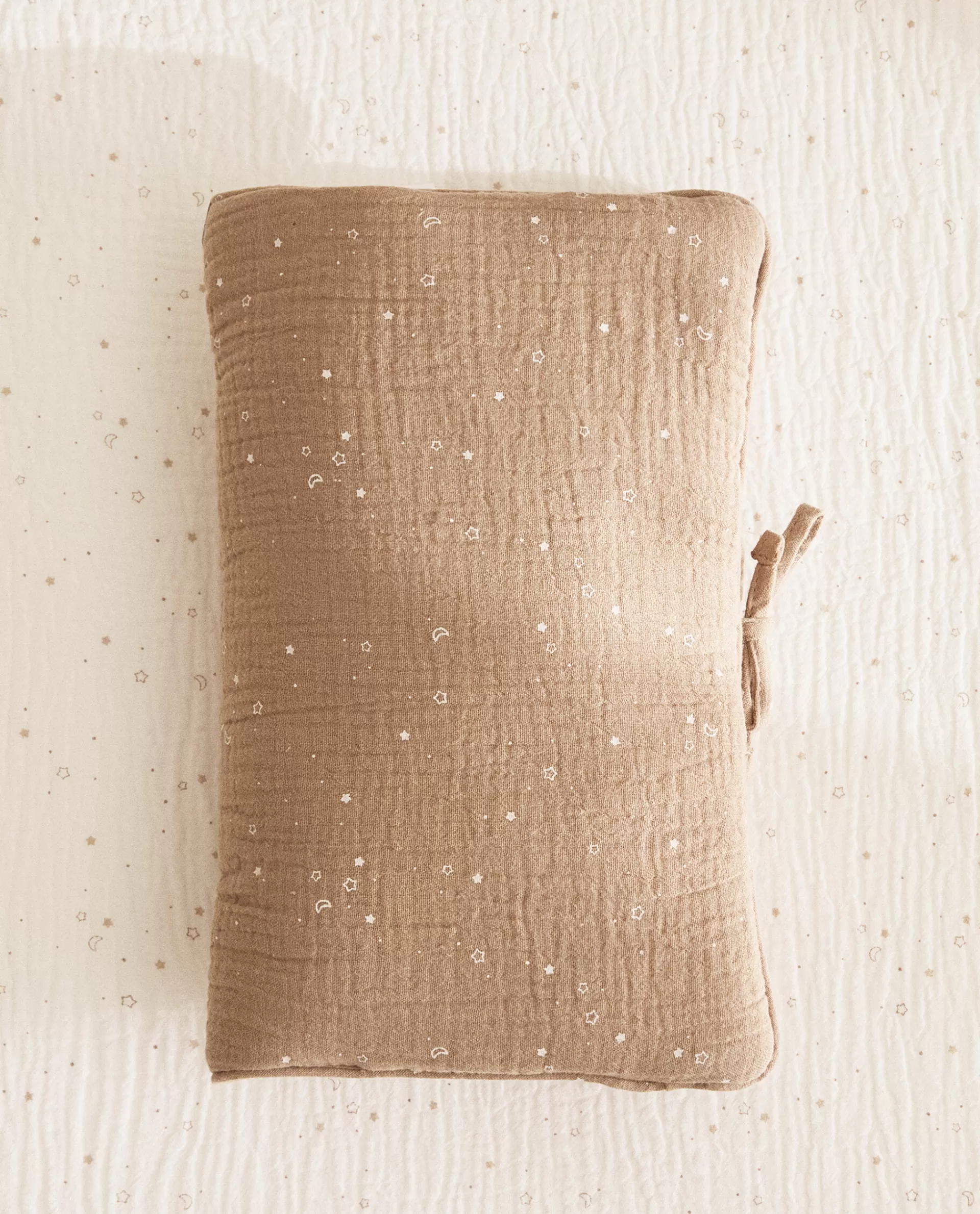 star_print_muslin_baby_wipe_holder_2-1.webp ZARA Home Star Print Muslin Baby Wipe Holder Taupe Hot