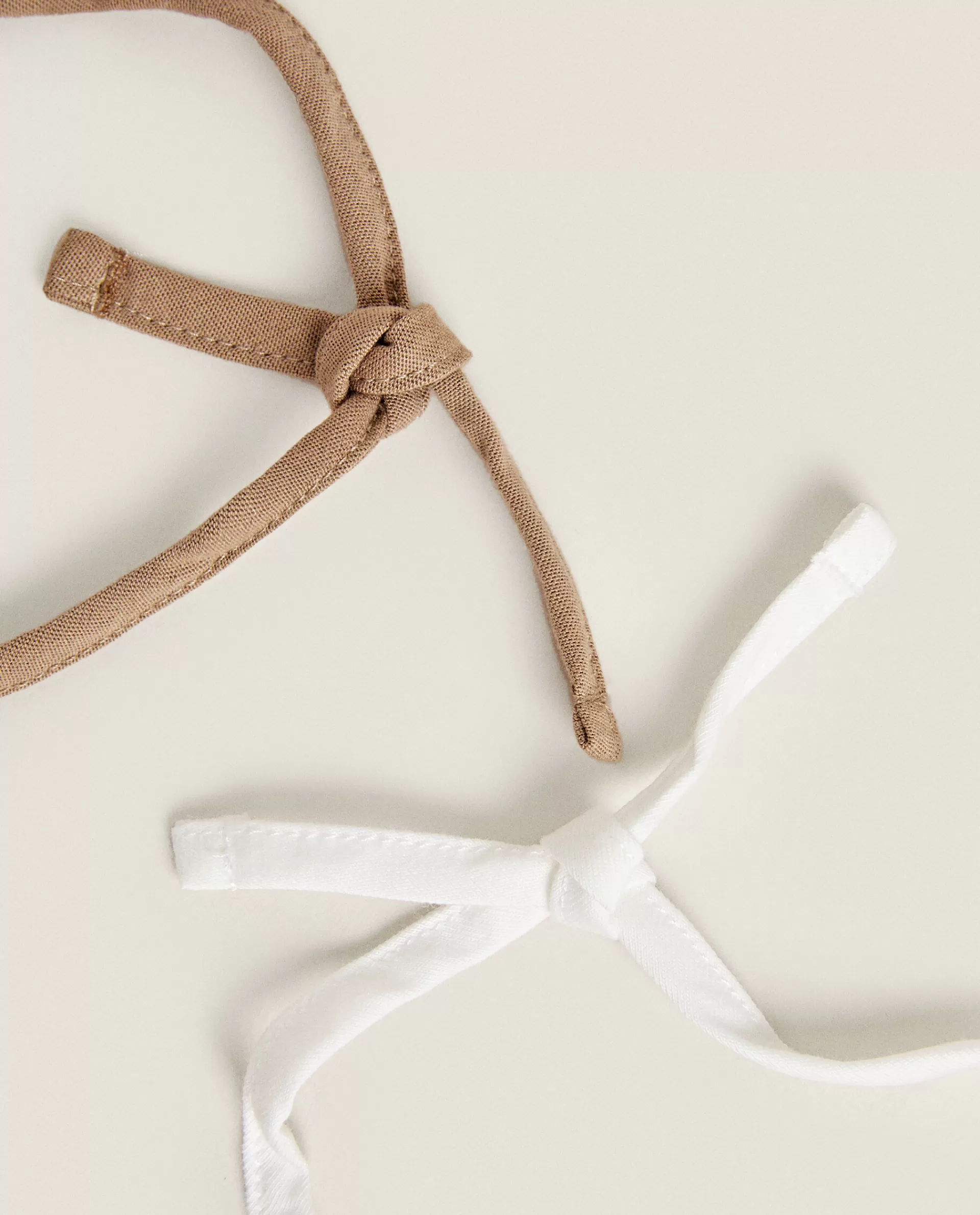 star_print_muslin_bibs_set_of__4-1.webp ZARA Home Star Print Muslin Bibs (Set Of 2) Oyster White Clearance