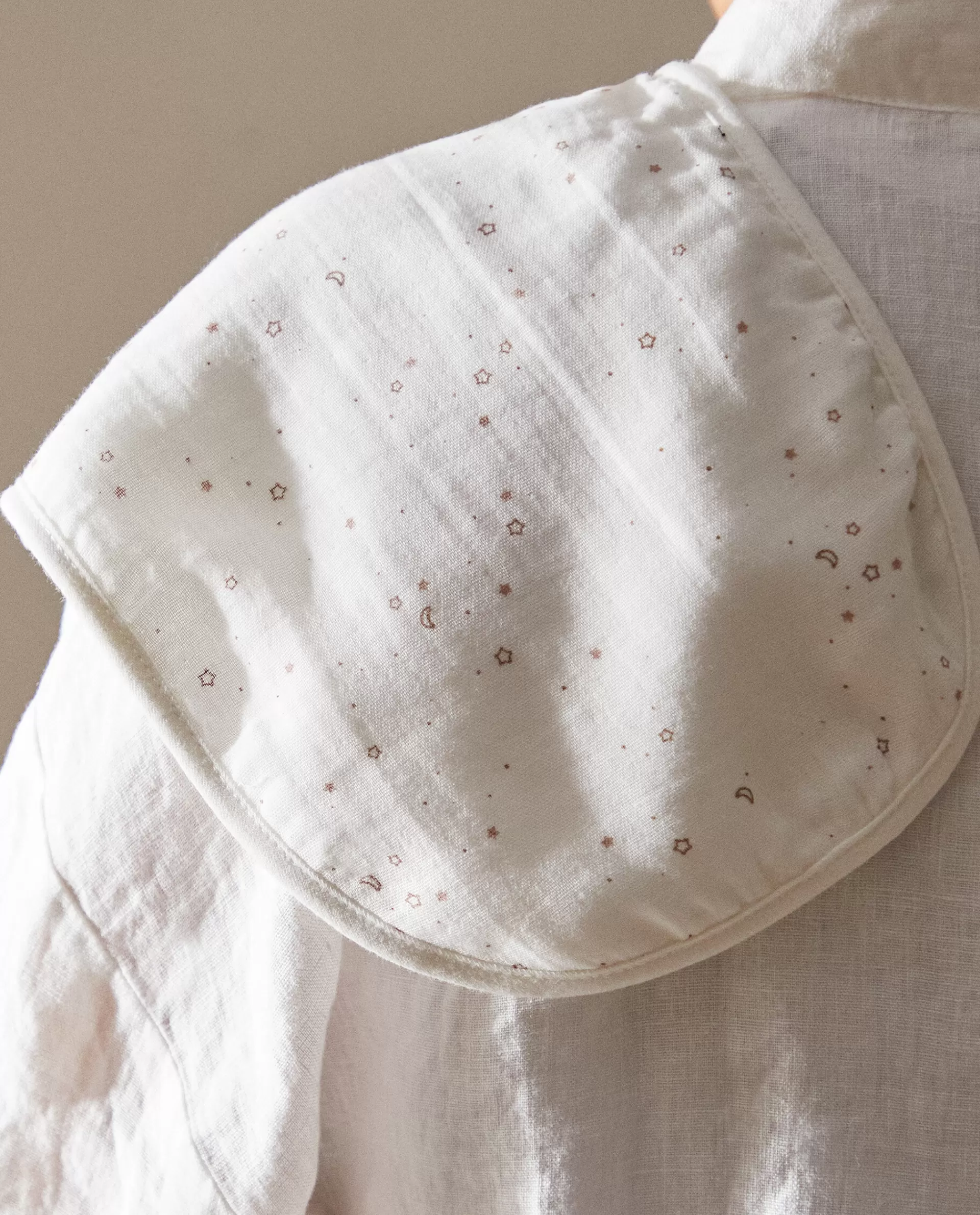 star_print_shoulder_bib_2-1.webp ZARA Home Star Print Shoulder Bib Oyster White New