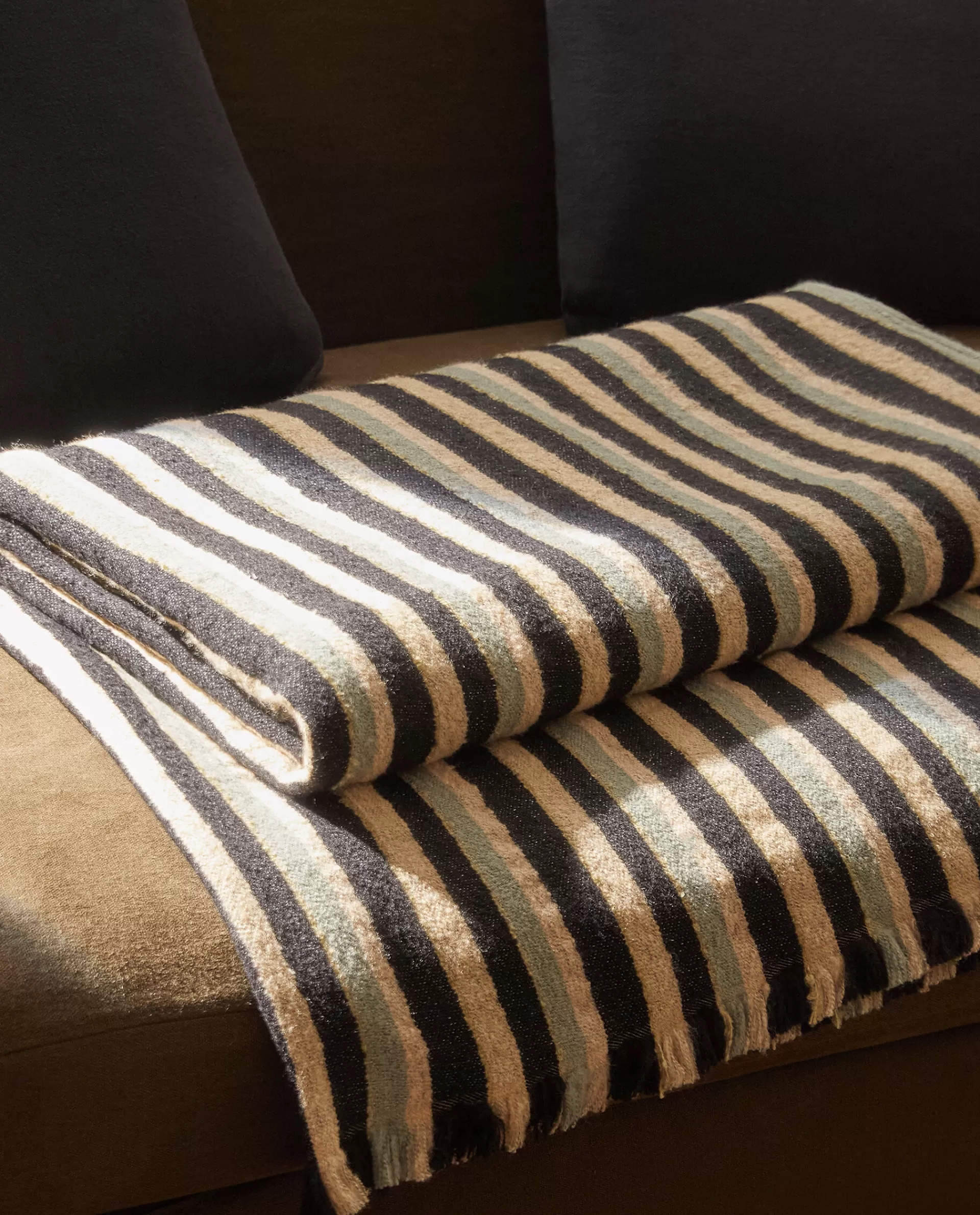 striped_blanket_2-5.webp ZARA Home Striped Blanket Multicolour Best Sale