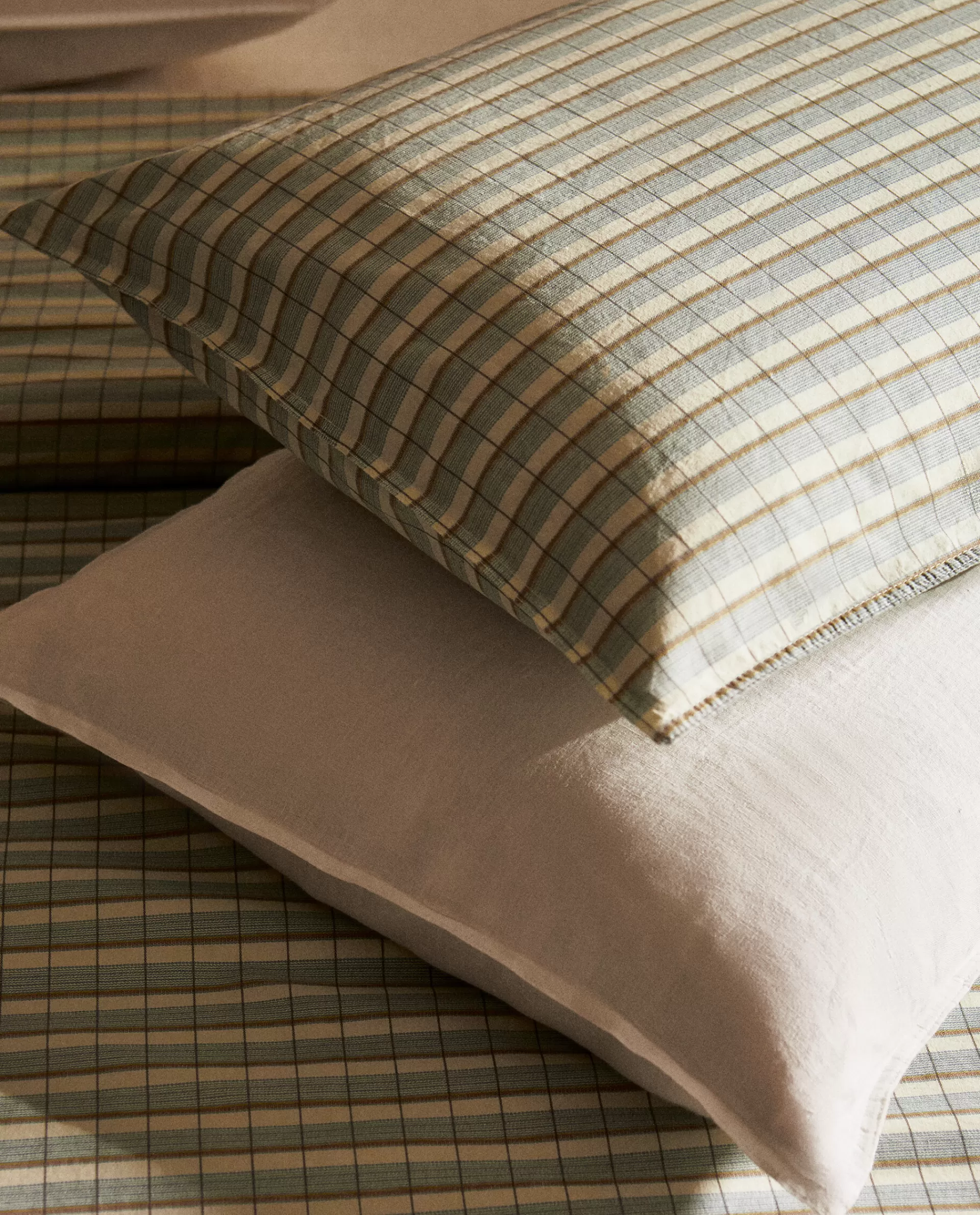 striped_cotton_pillowcase_2-5.webp ZARA Home Striped Cotton Pillowcase Sand Clearance