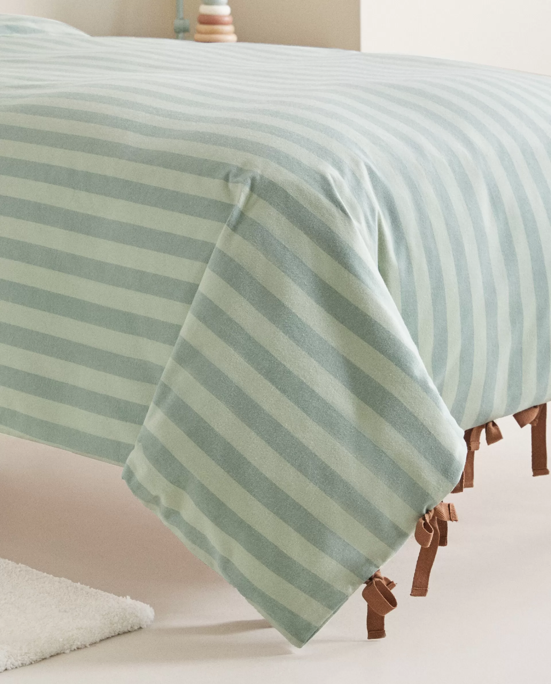 striped_flannel_duvet_cover_4-7.webp ZARA Home Striped Flannel Duvet Cover Green Fashion