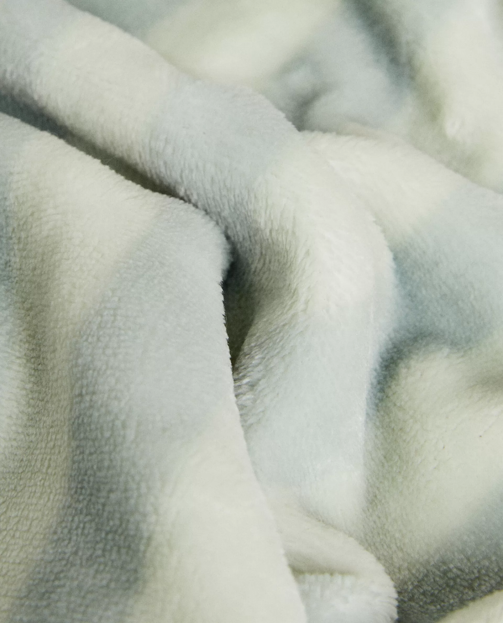 striped_fleece_blanket_4-2.webp ZARA Home Striped Fleece Blanket Green Clearance