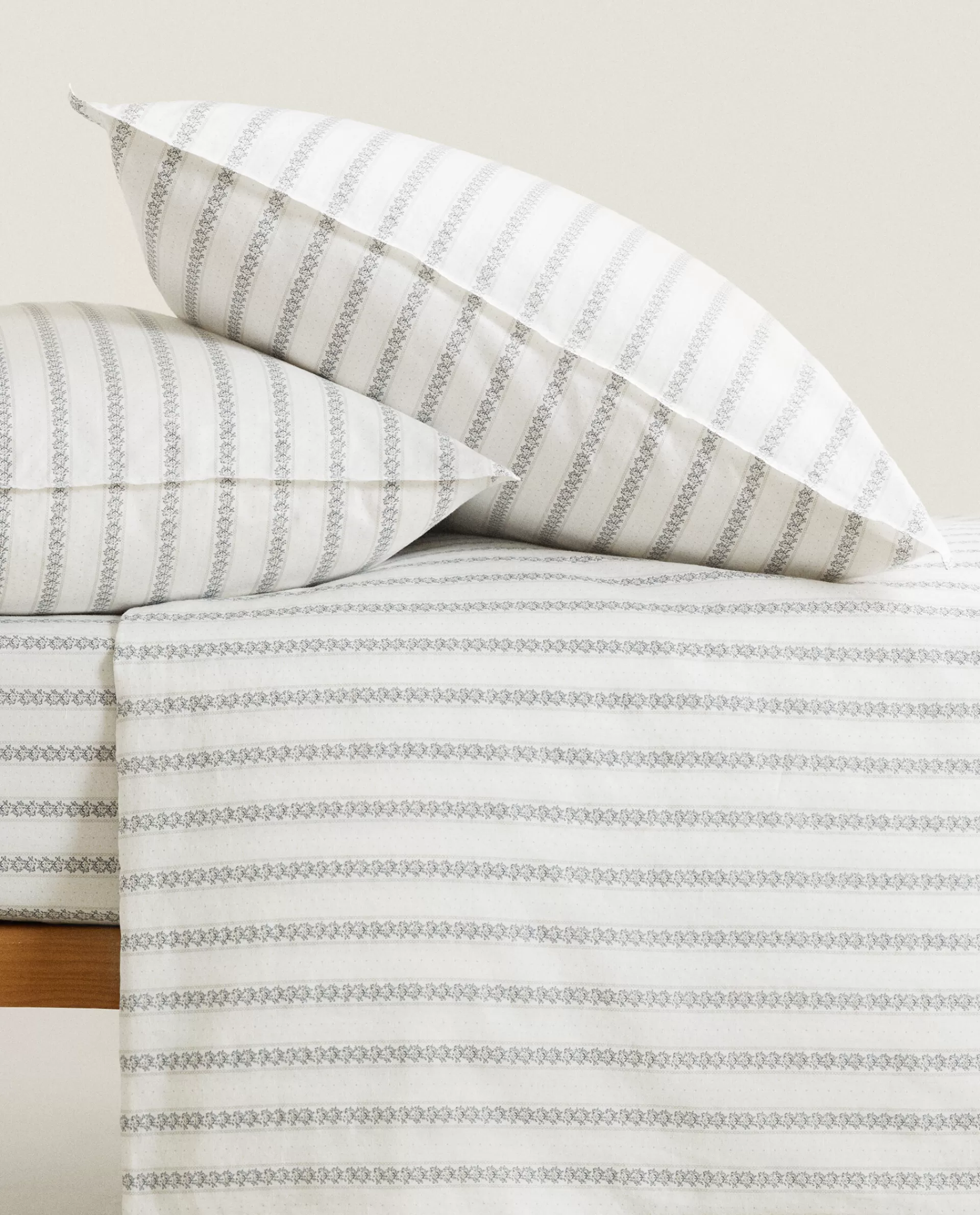 striped_linen_duvet_cover_3-5.webp ZARA Home Striped Linen Duvet Cover Oyster White Store