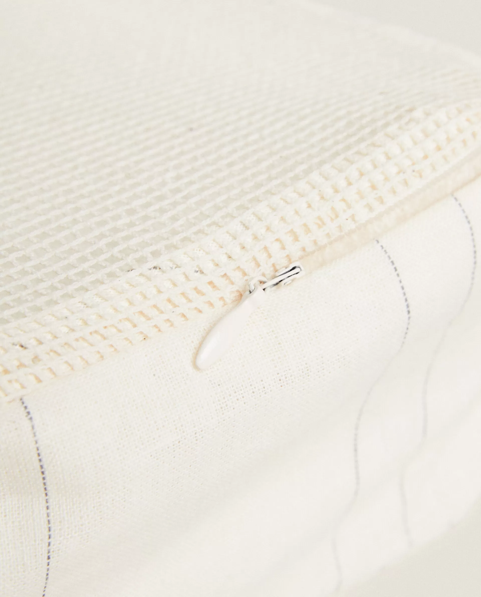 striped_travel_organizers_pack_of__4-1.webp ZARA Home Striped Travel Organizers (Pack Of 3) Ecru/Black New