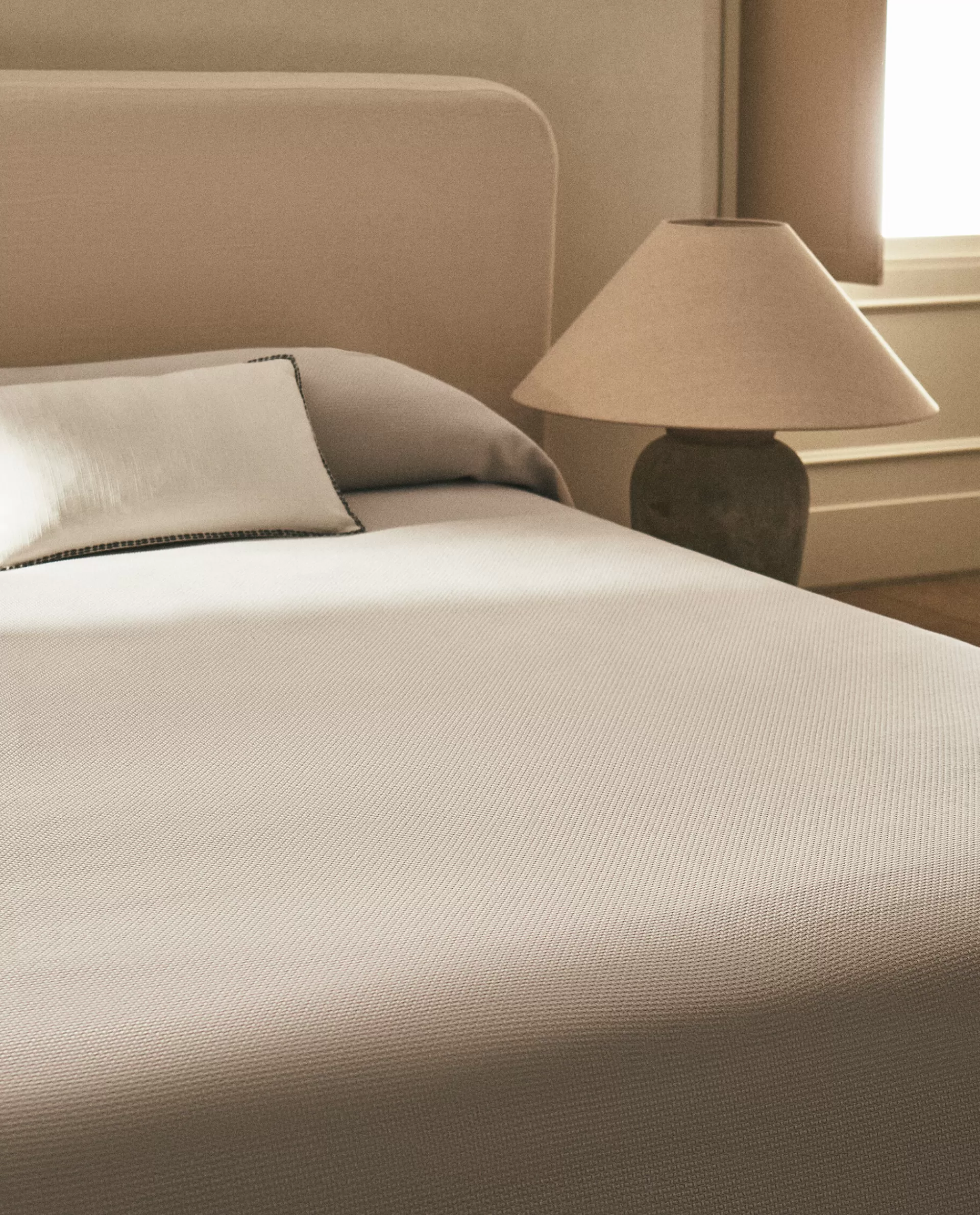 textured_bedspread_2-4.webp ZARA Home Textured Bedspread Stone Shop