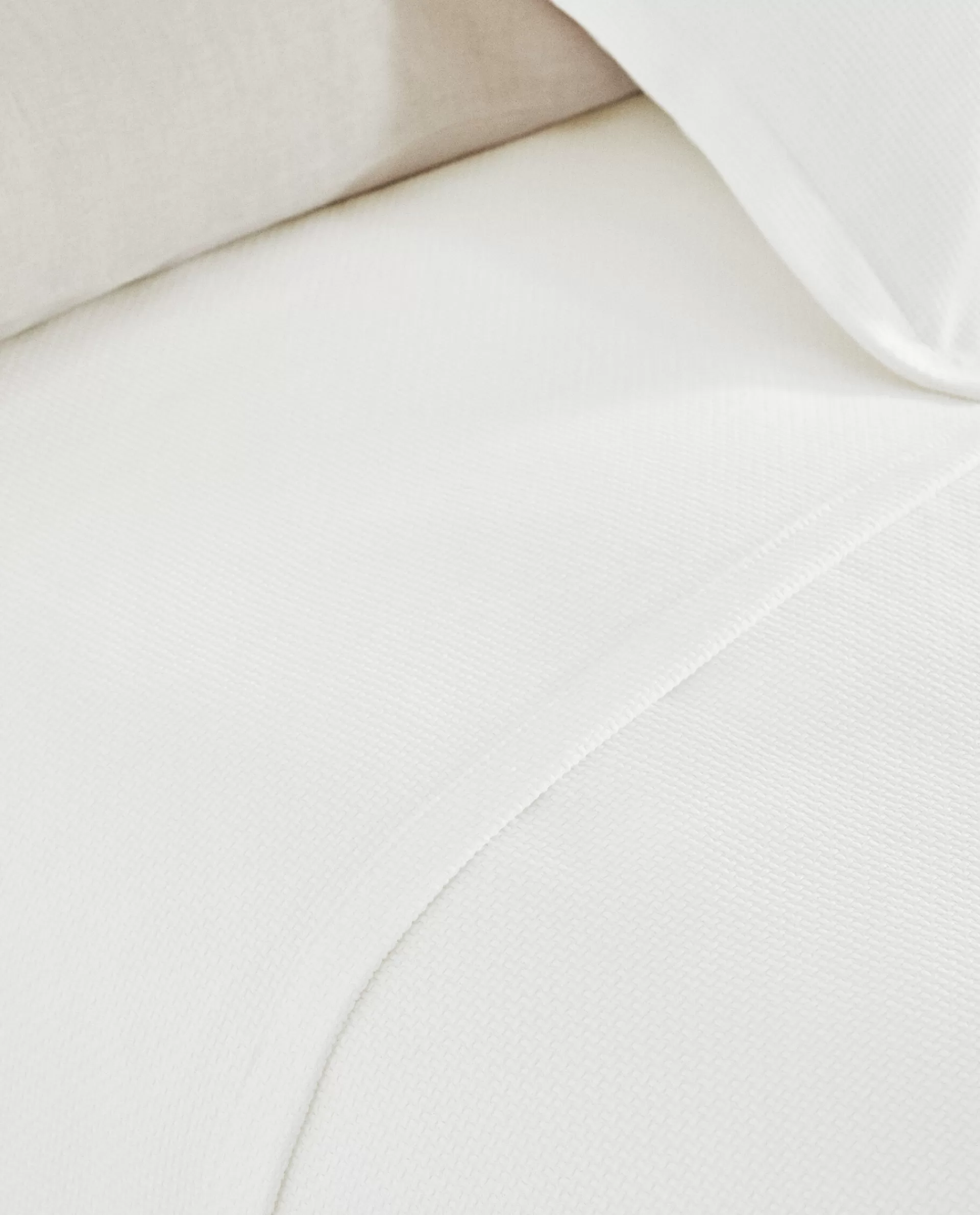 textured_bedspread_3-3.webp ZARA Home Textured Bedspread White Online