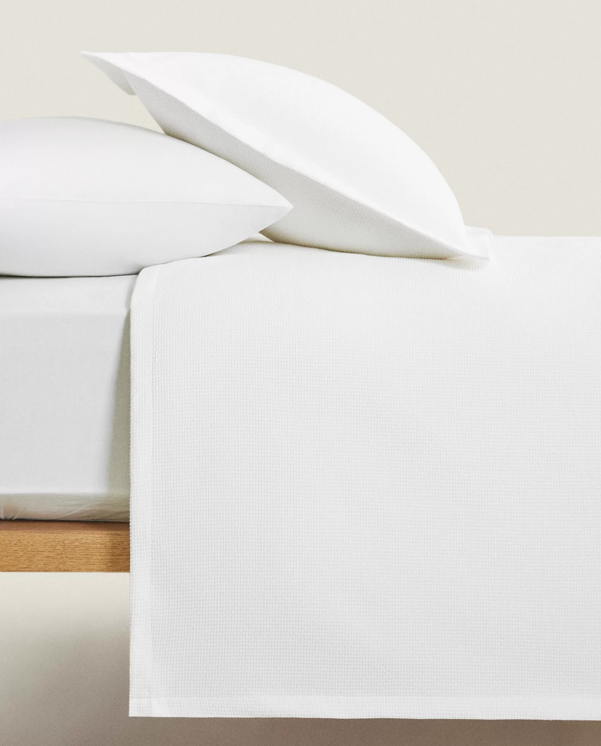 textured_bedspread_4-3.webp ZARA Home Textured Bedspread White Online