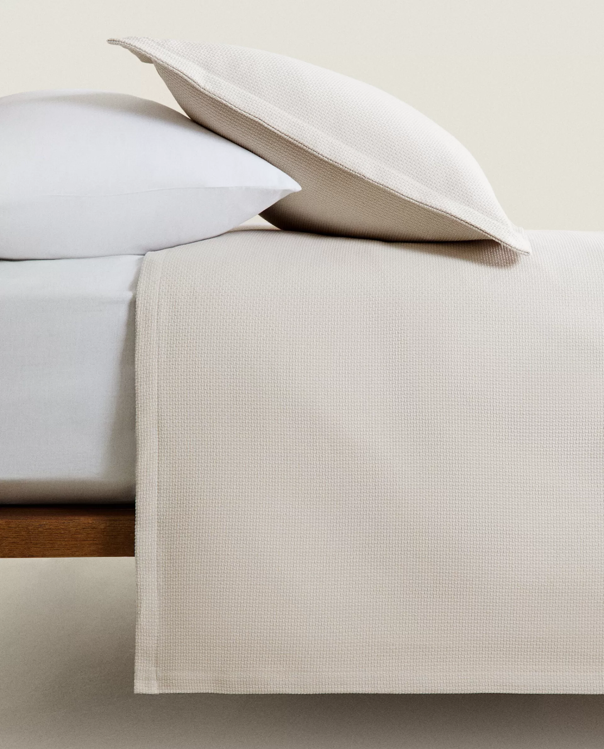textured_bedspread_4-4.webp ZARA Home Textured Bedspread Stone Shop