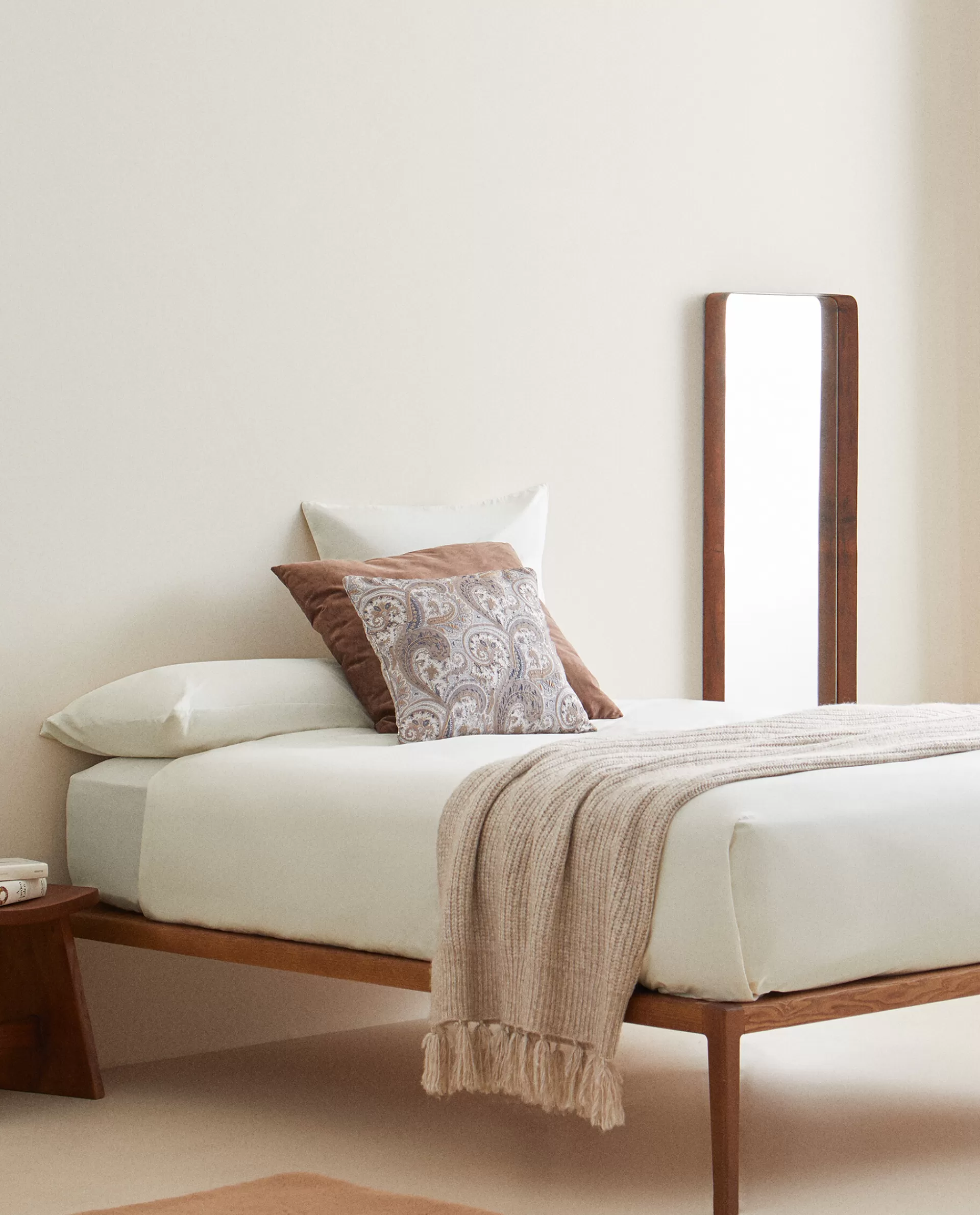 thread_count_cotton_percale_duvet_cover_4-16.webp ZARA Home (300 Thread Count) Cotton Percale Duvet Cover Cream Flash Sale