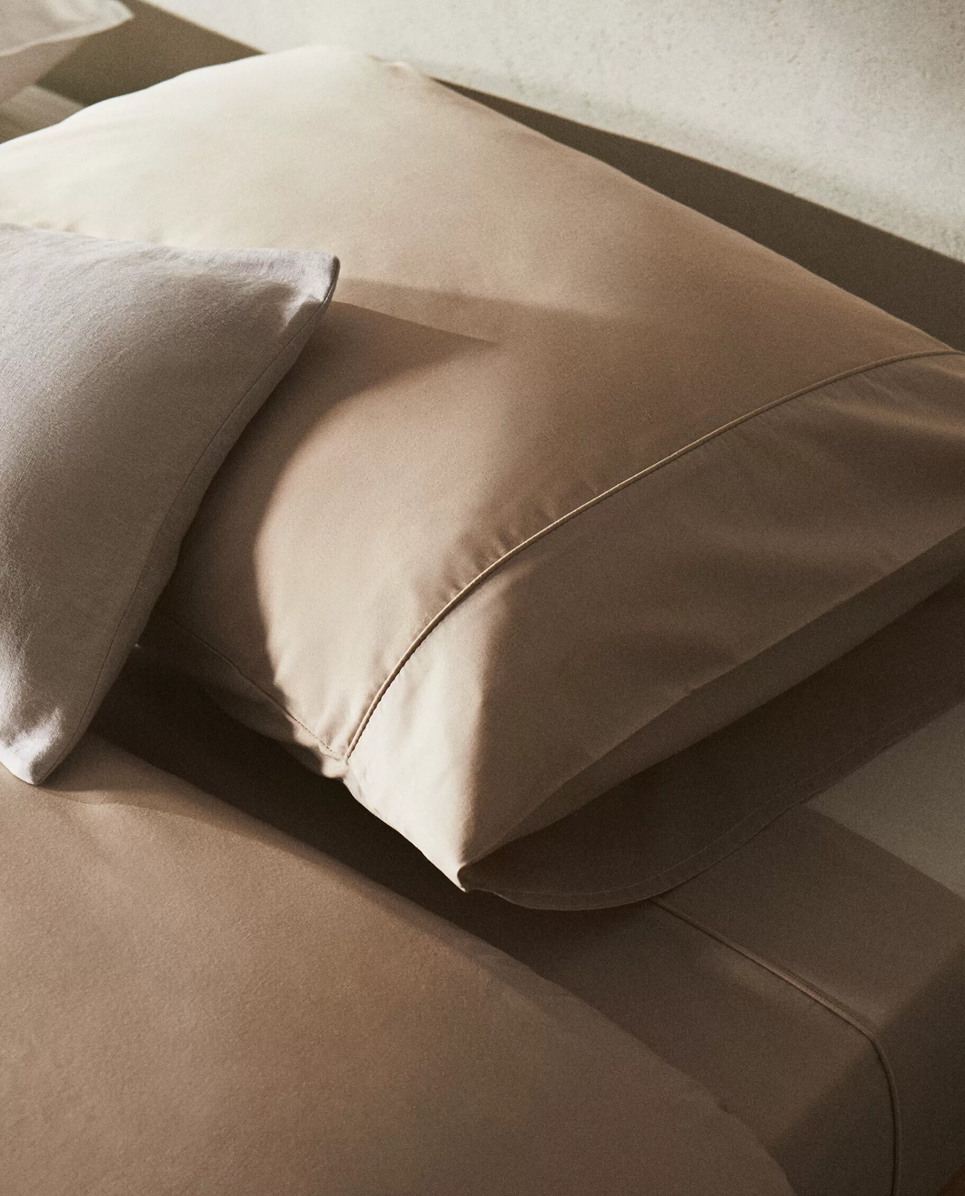 thread_count_cotton_percale_pillowcase_2-15.webp ZARA Home (300 Thread Count) Cotton Percale Pillowcase Beige Shop