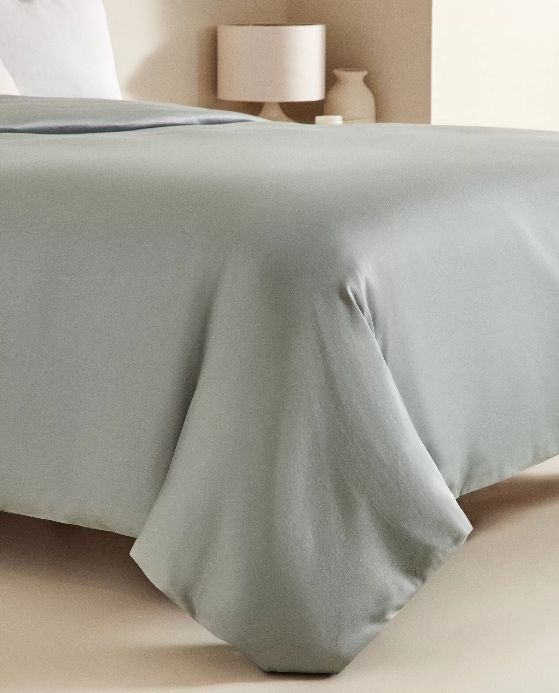 threadcount_cotton_sateen_duvet_cover_4-7.webp ZARA Home (300-Thread-Count) Cotton Sateen Duvet Cover Green Outlet