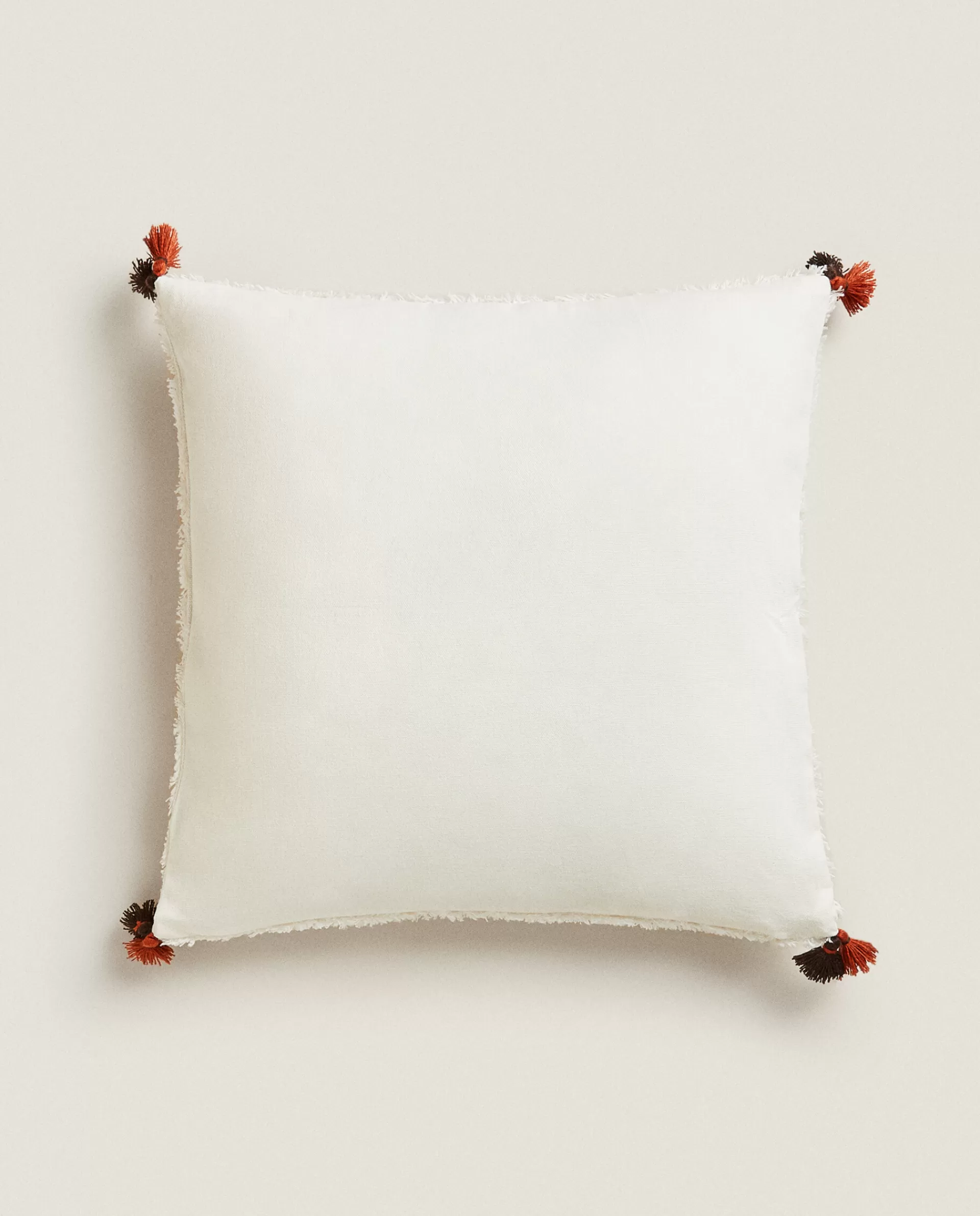 throw_pillow_cover_with_tassels_4-11.webp ZARA Home Throw Pillow Cover With Tassels Cream Best
