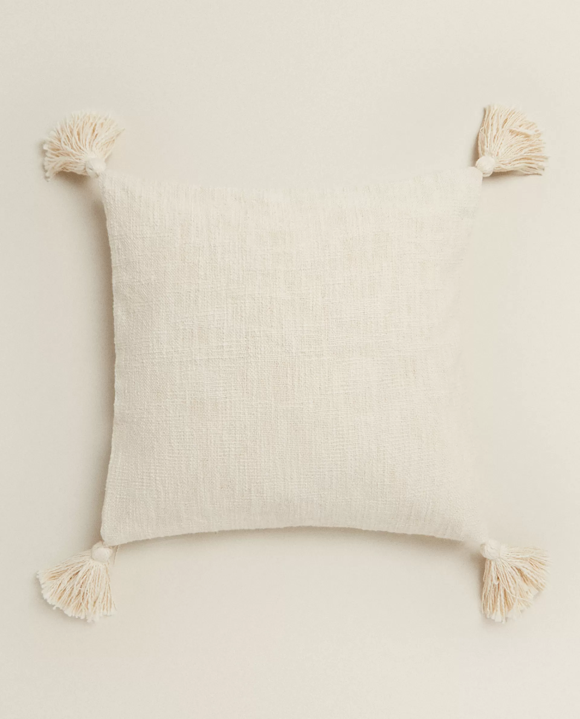 throw_pillow_cover_with_tassels_4-7.webp ZARA Home Throw Pillow Cover With Tassels Cream Best