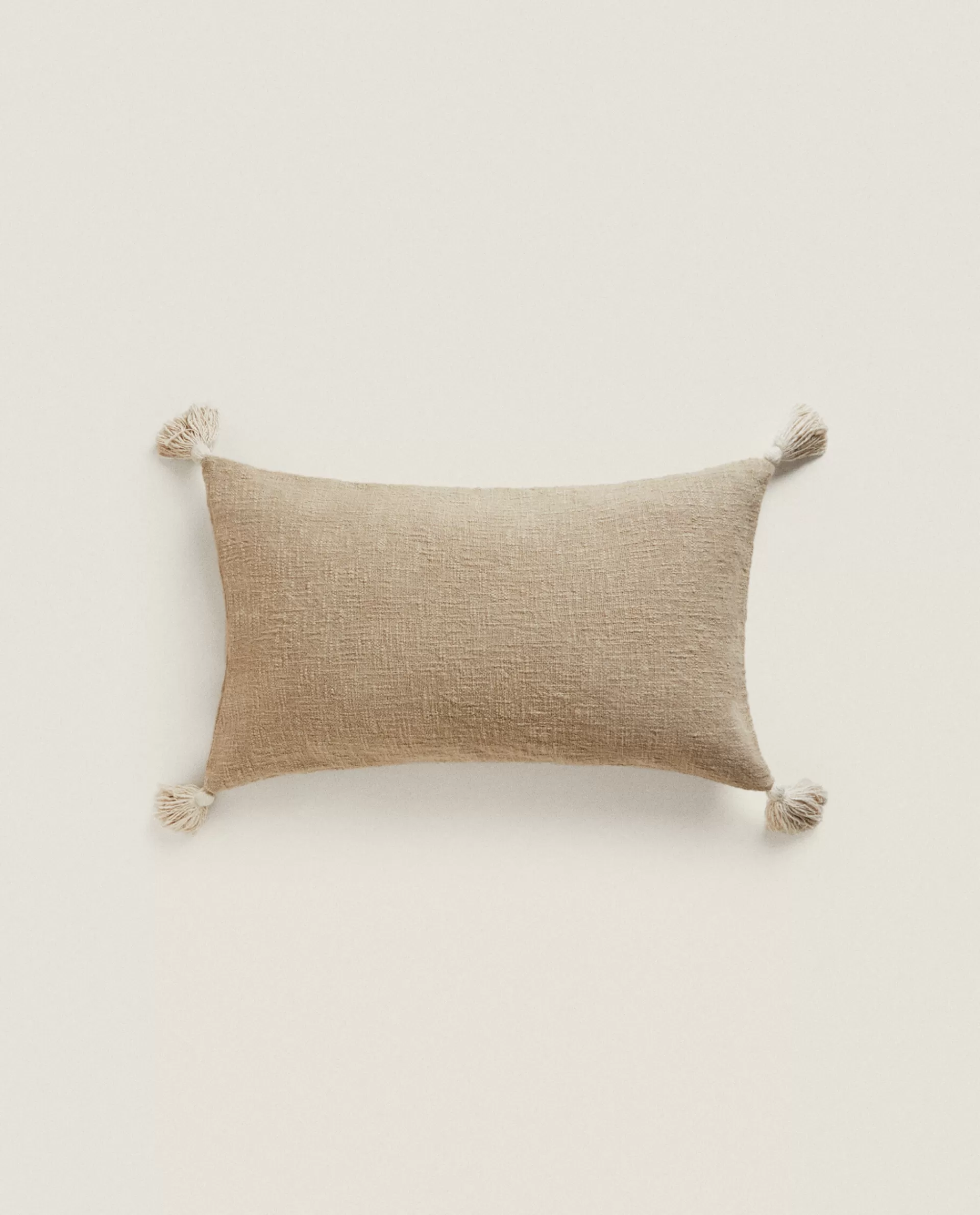 throw_pillow_cover_with_tassels_4-8.webp ZARA Home Throw Pillow Cover With Tassels Natural Colour Best