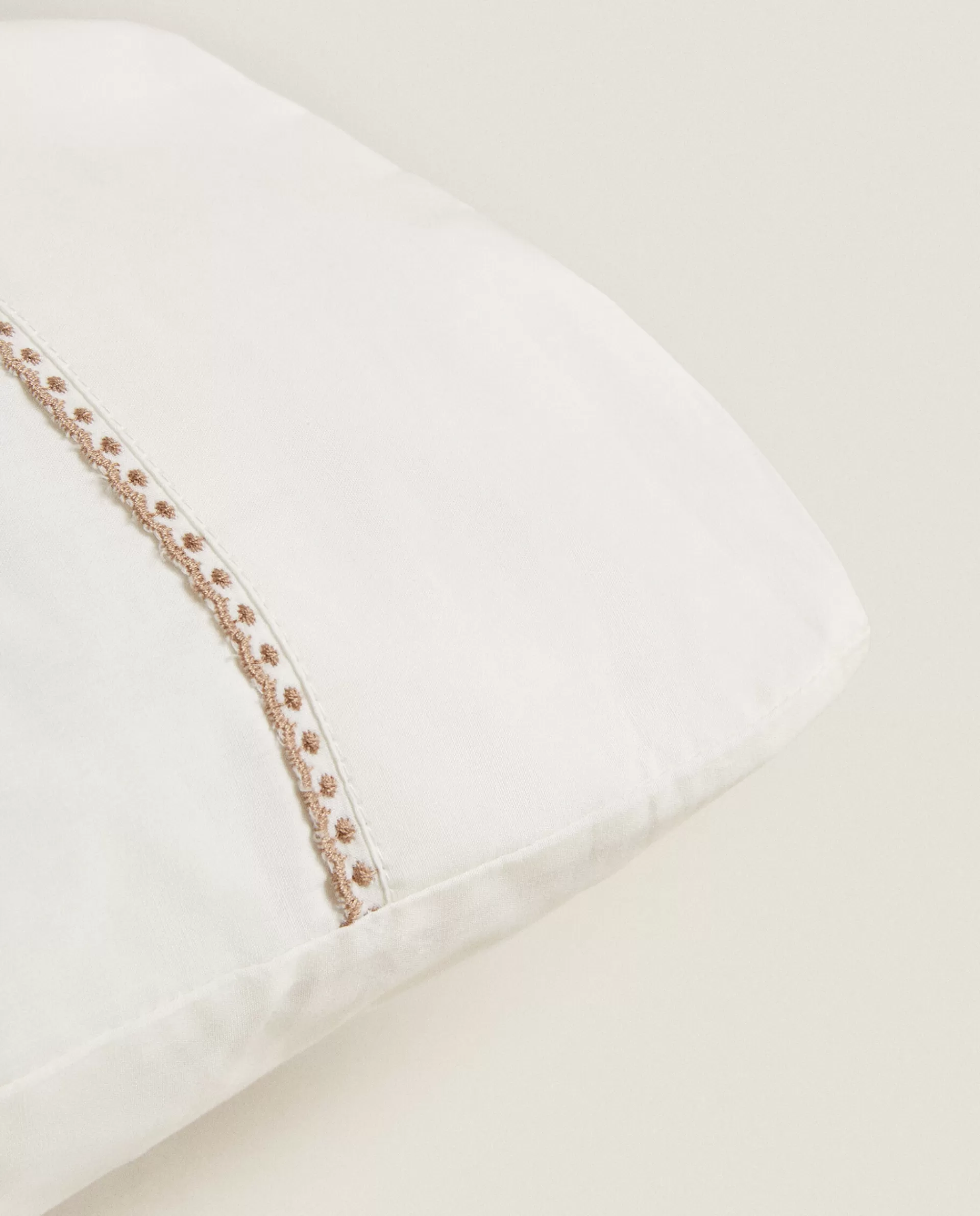 topstitched_pillowcase_4-1.webp ZARA Home Topstitched Pillowcase Oyster White Outlet