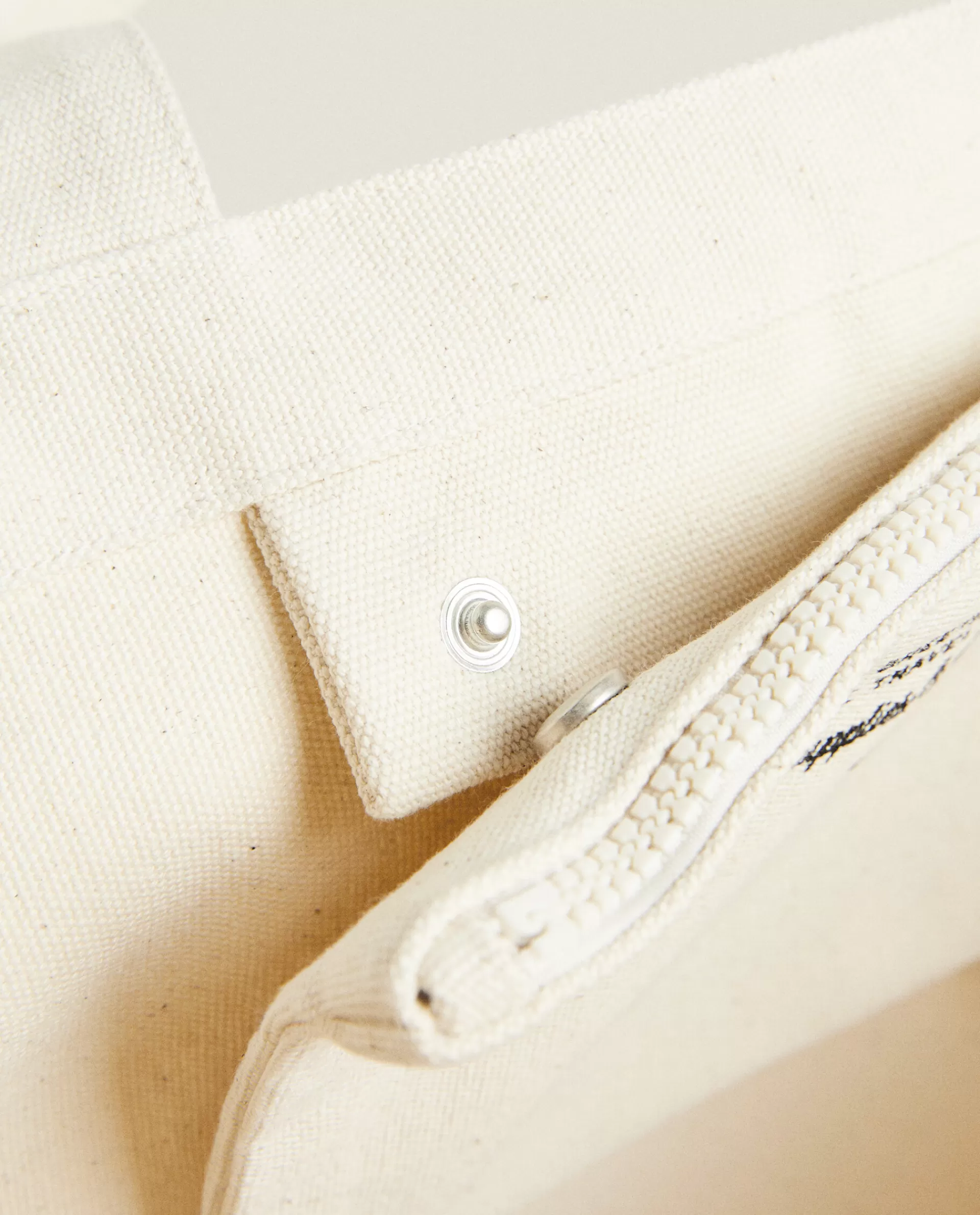 tote_bag_x_saintlazare_3-2.webp ZARA Home Tote Bag X Saint-Lazare Cream Shop