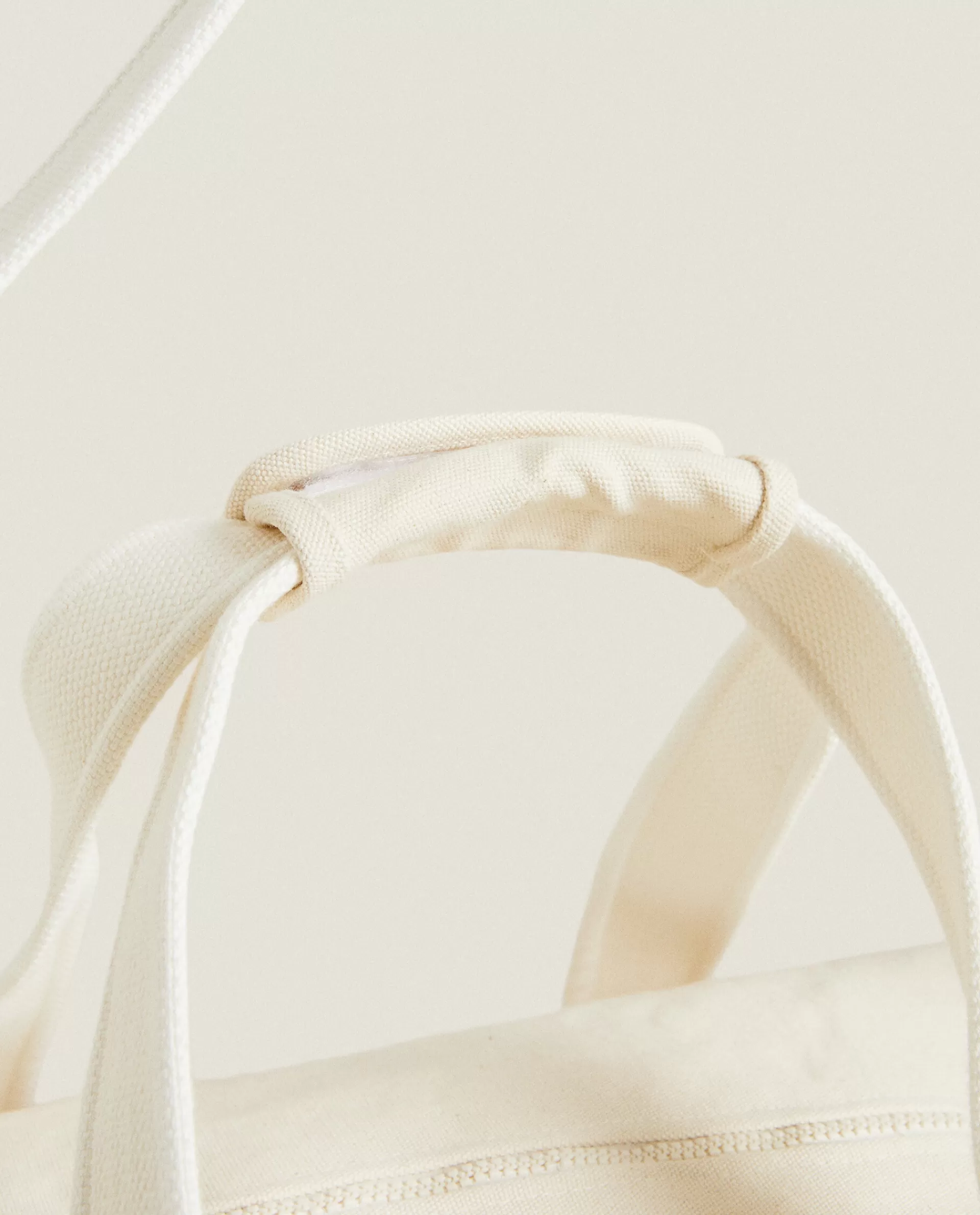 travel_bag_x_saintlazare_3-2.webp ZARA Home Travel Bag X Saint-Lazare Cream Store