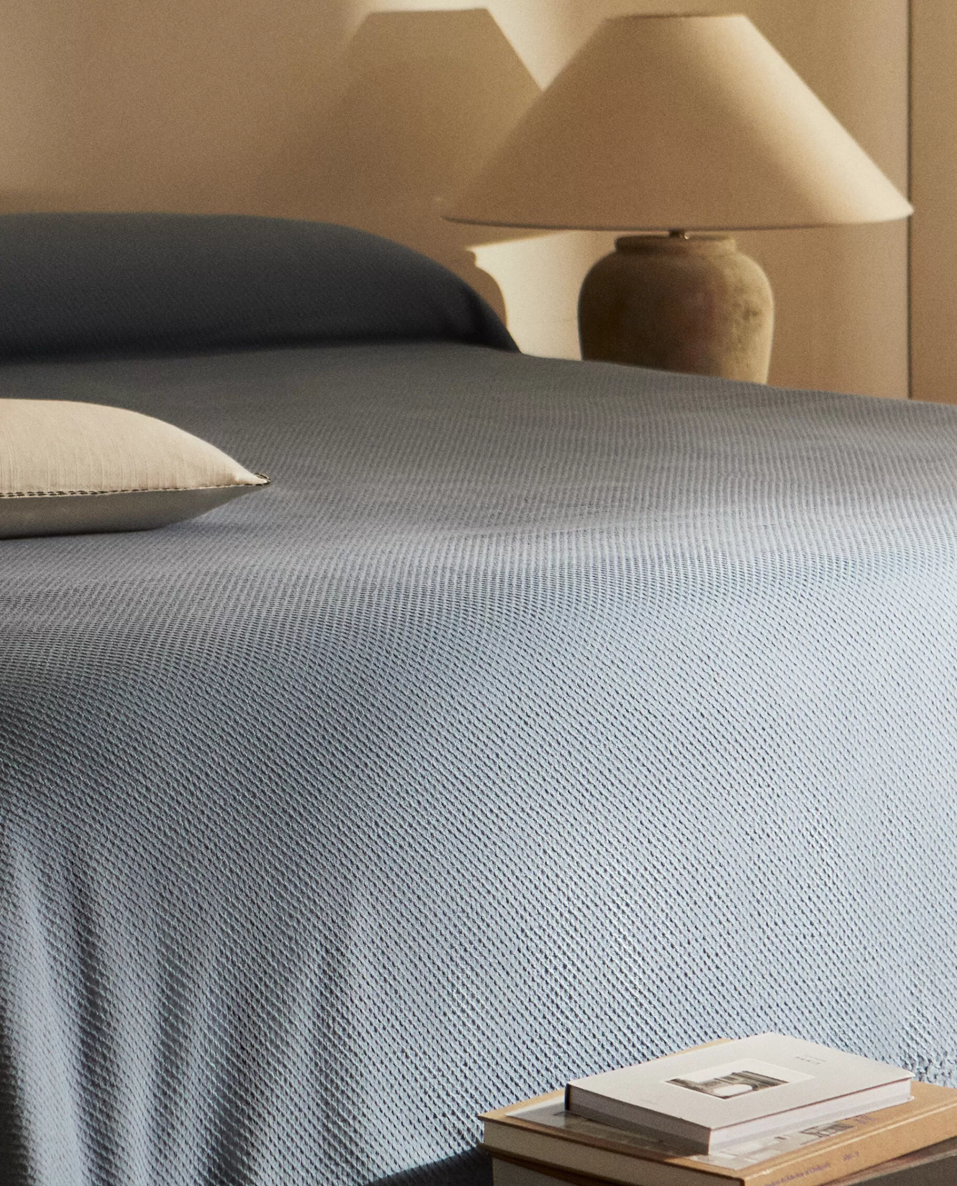 waffle_texture_cotton_bedspread_2-3.webp ZARA Home Waffle Texture Cotton Bedspread Blue Store