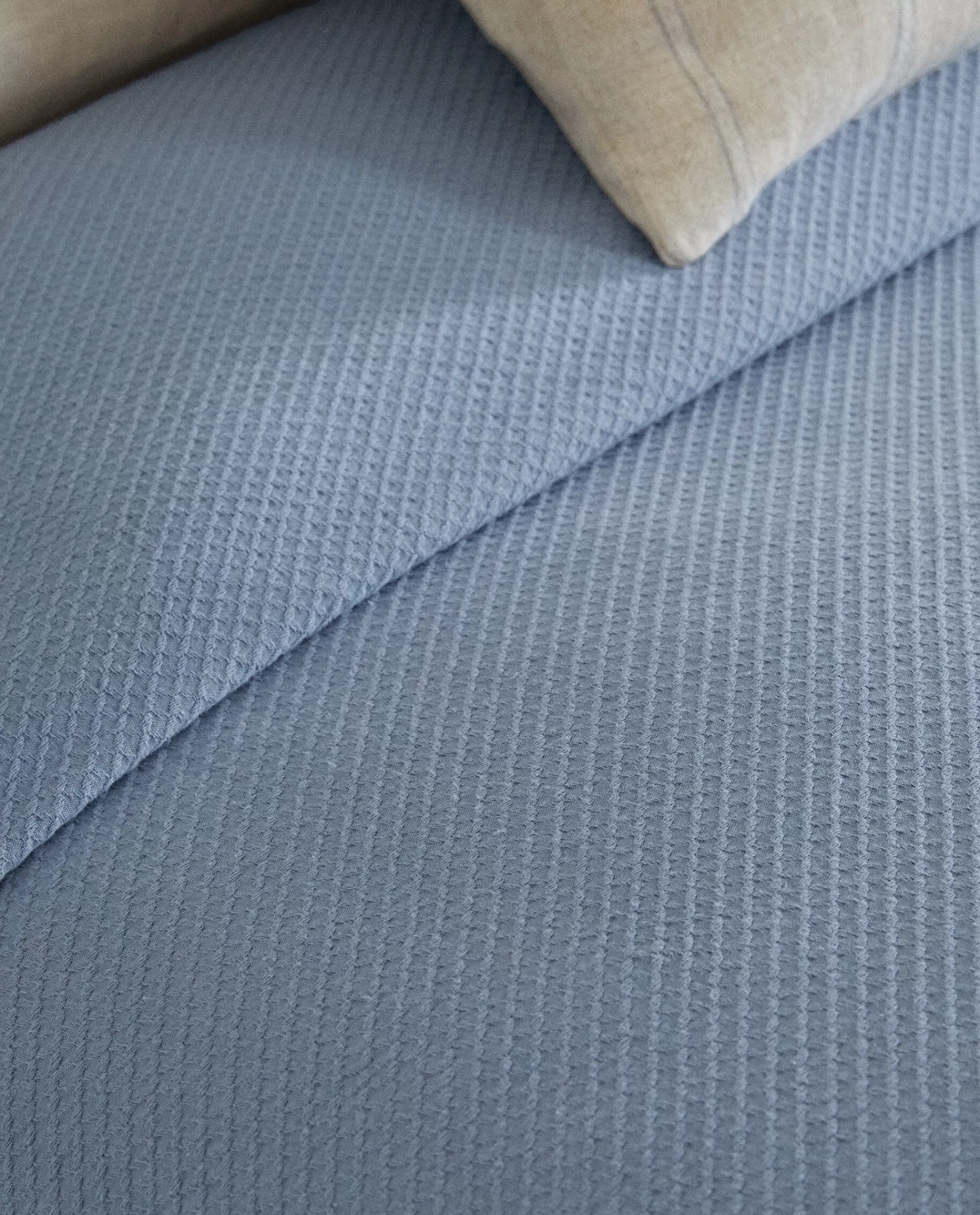 waffle_texture_cotton_bedspread_3-3.webp ZARA Home Waffle Texture Cotton Bedspread Blue Store
