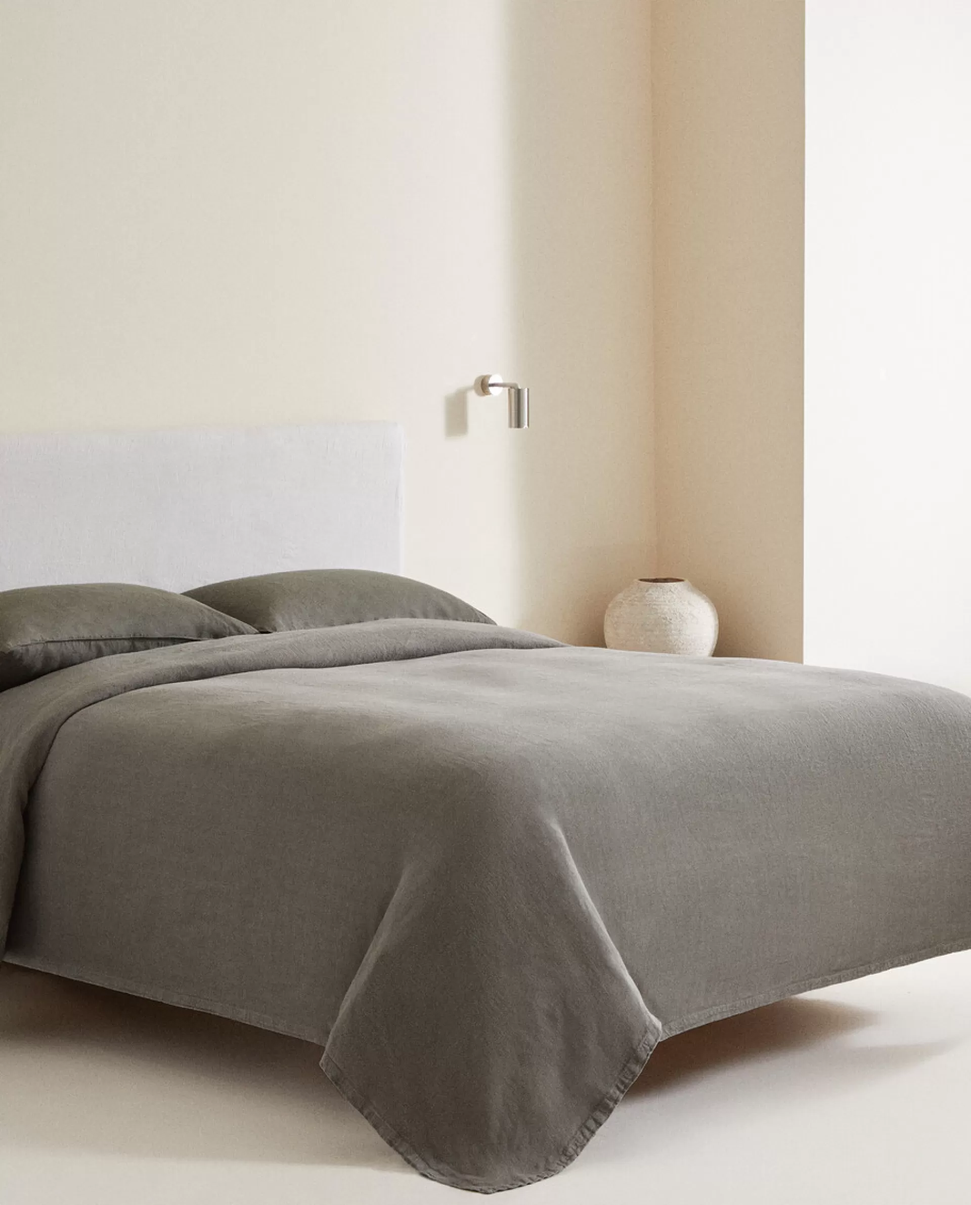 ZARA Home Washed Linen Bedspread (400 Gsm) Grey Online