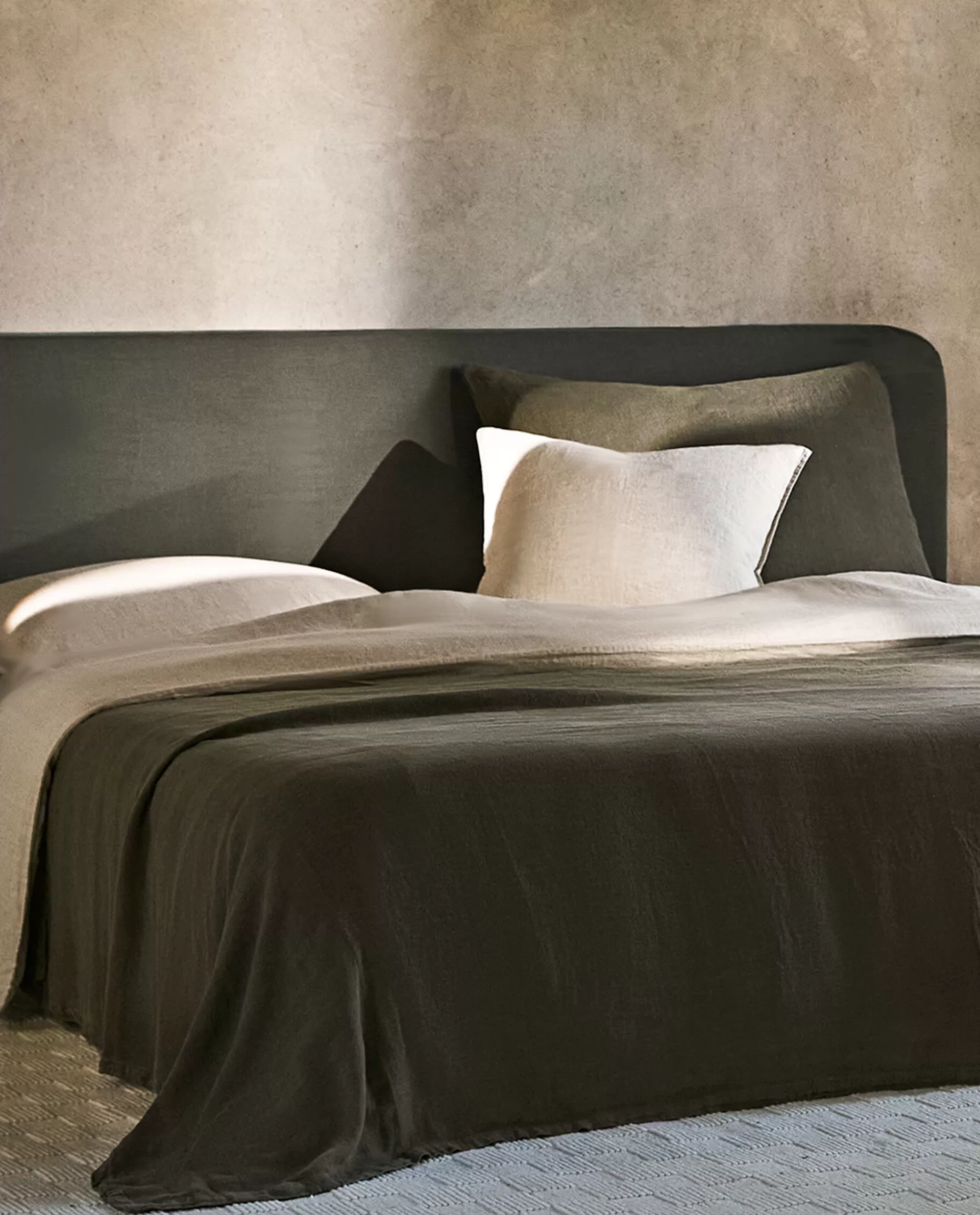 washed_linen_bedspread__gsm_2-7.webp ZARA Home Washed Linen Bedspread (400 Gsm) Khaki Shop