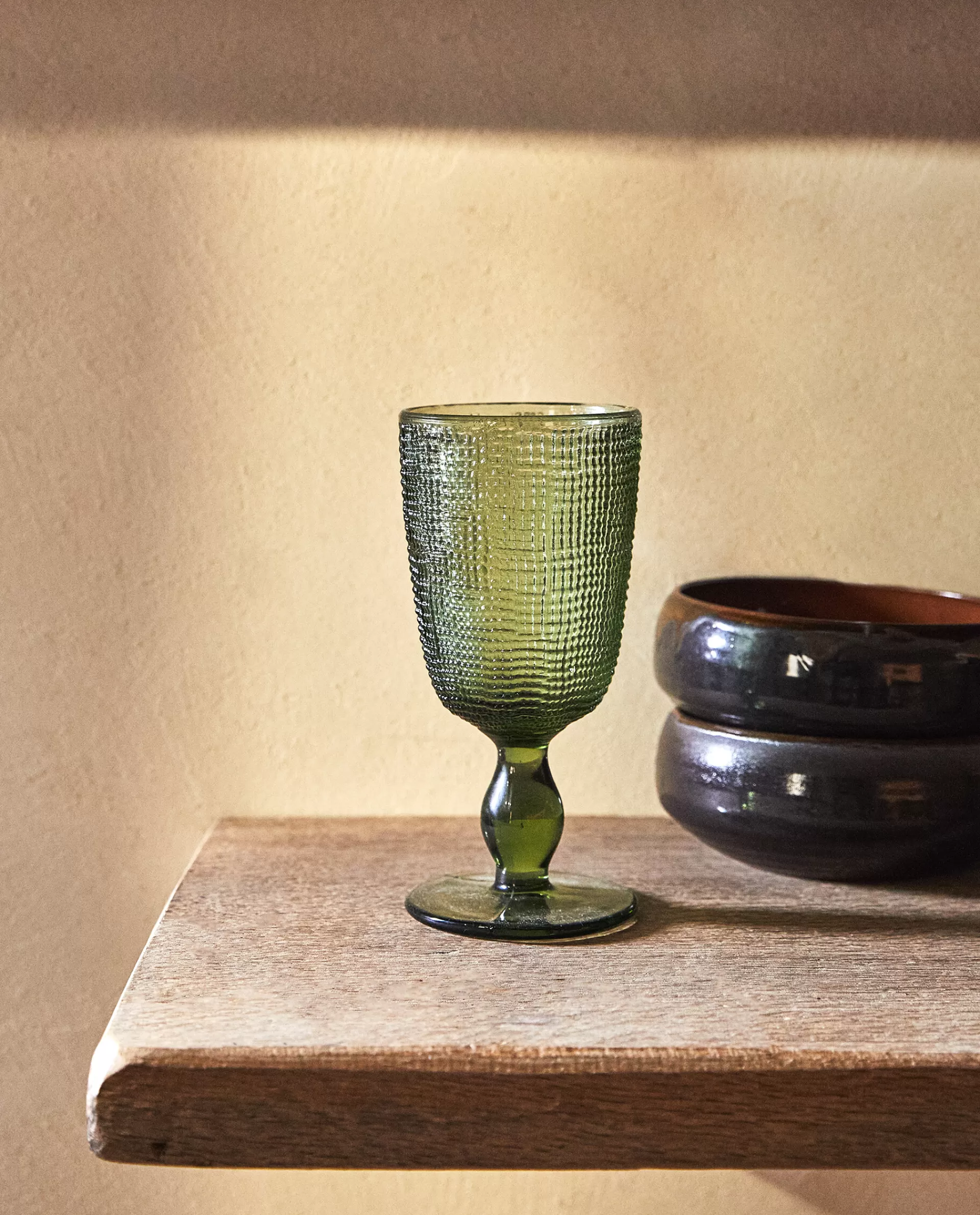 wine_glass_with_raised_design_2-1.webp ZARA Home Wine Glass With Raised Design Green Discount
