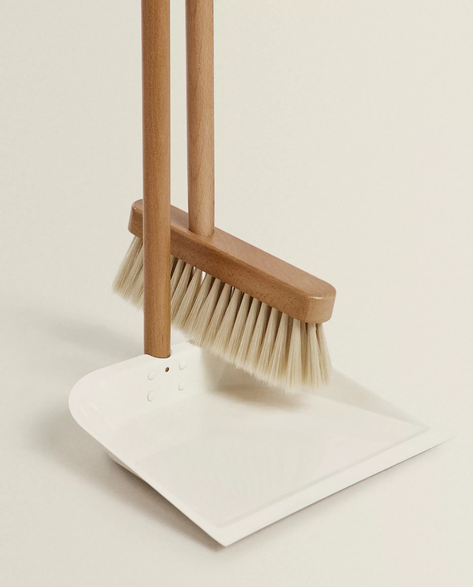 ZARA Home Wooden Dustpan And Brush Set White New