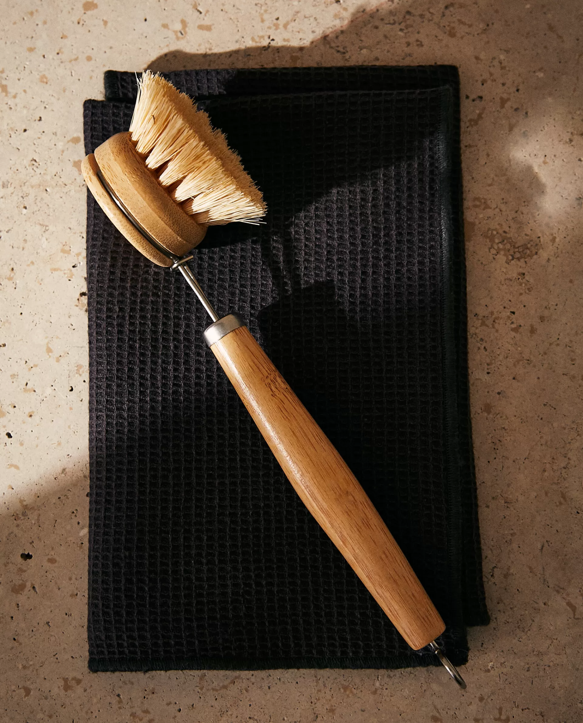 wooden_tableware_brush_2-1.webp ZARA Home Wooden Tableware Brush Natural Colour Fashion