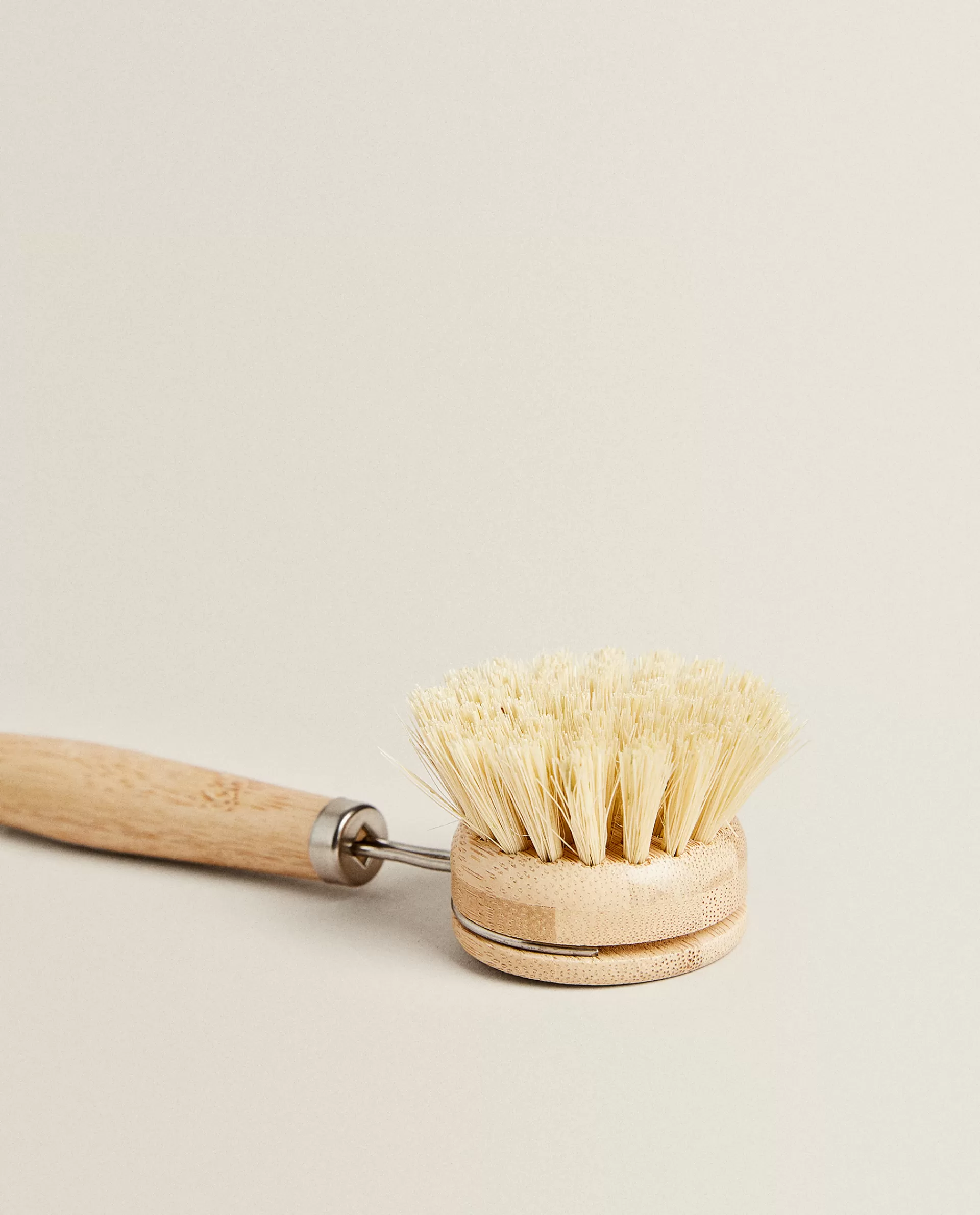 wooden_tableware_brush_3-1.webp ZARA Home Wooden Tableware Brush Natural Colour Fashion